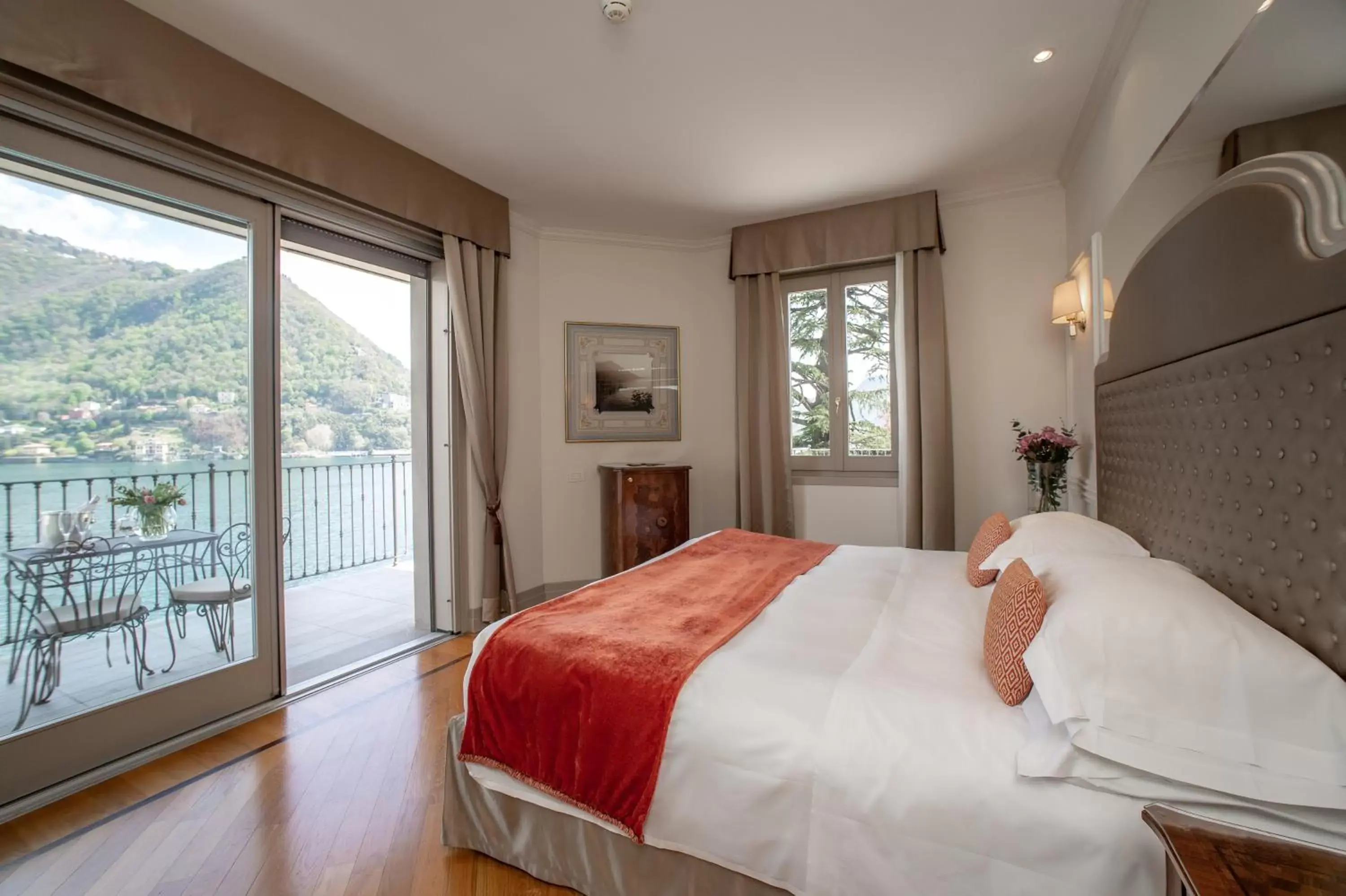 Bedroom in Hotel Villa Flori