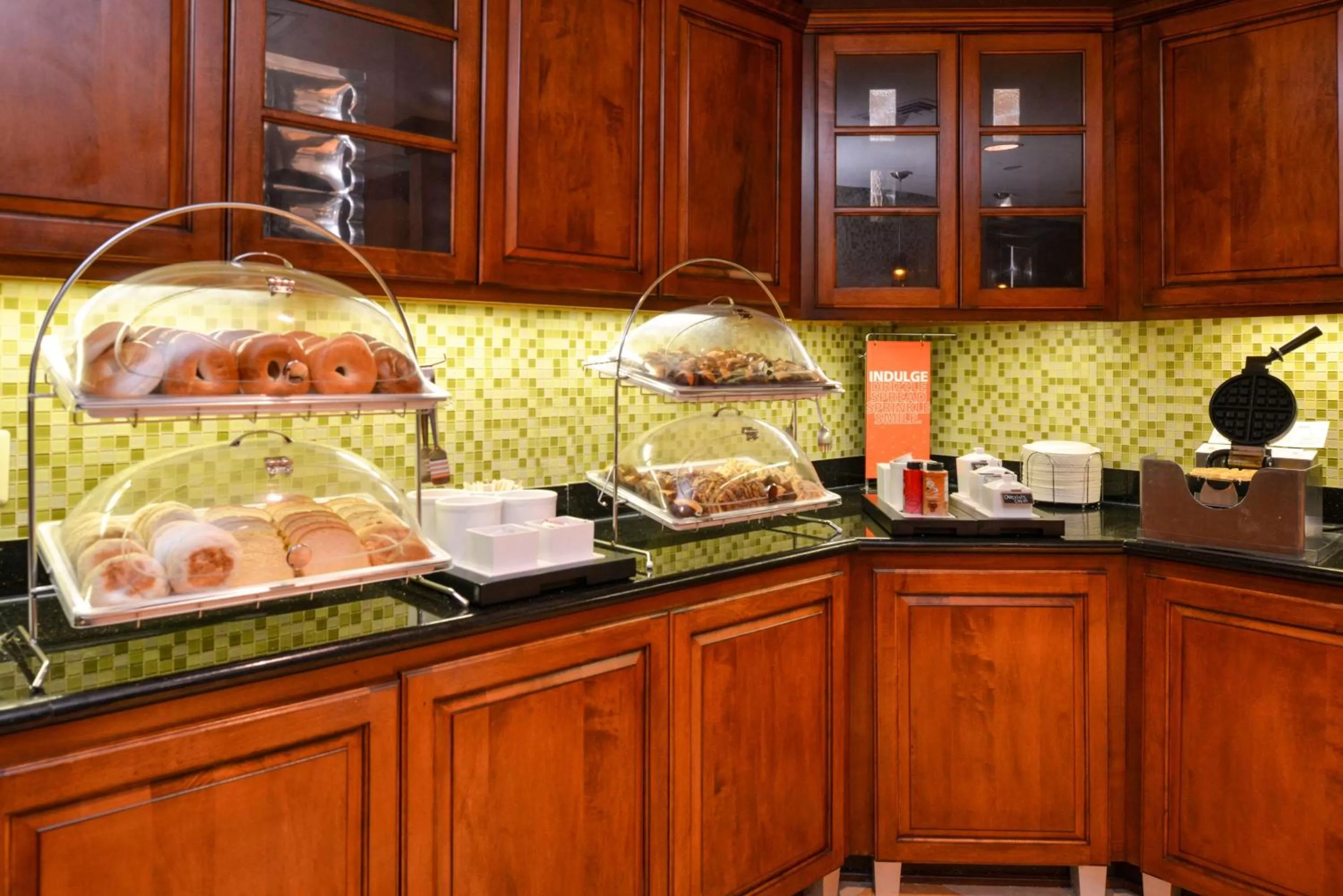 Breakfast in Hampton Inn and Suites Fredericksburg South