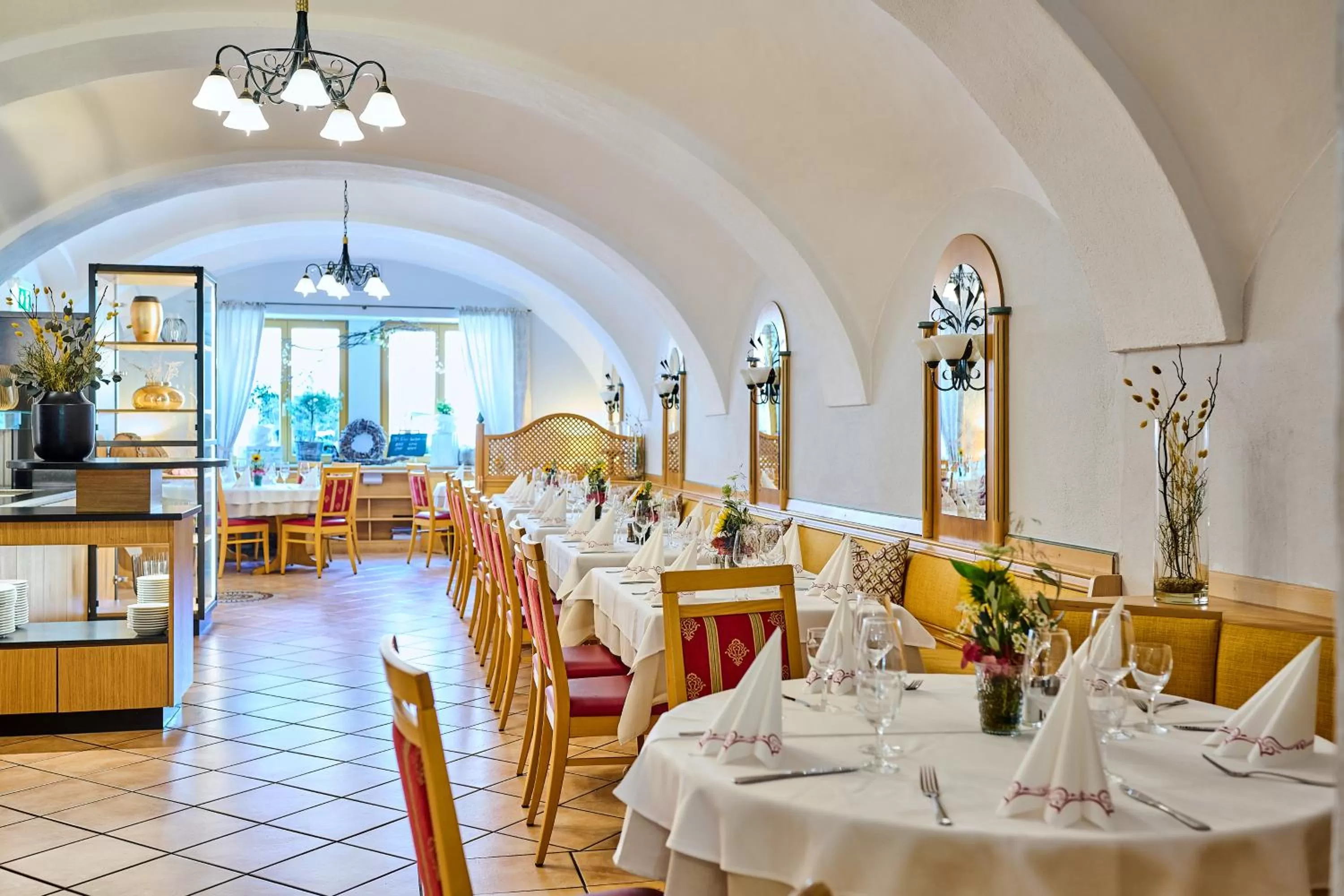 Restaurant/places to eat in Hotel Restaurant Zum Goldenen Anker mit Hallenbad & Wellnessbereich