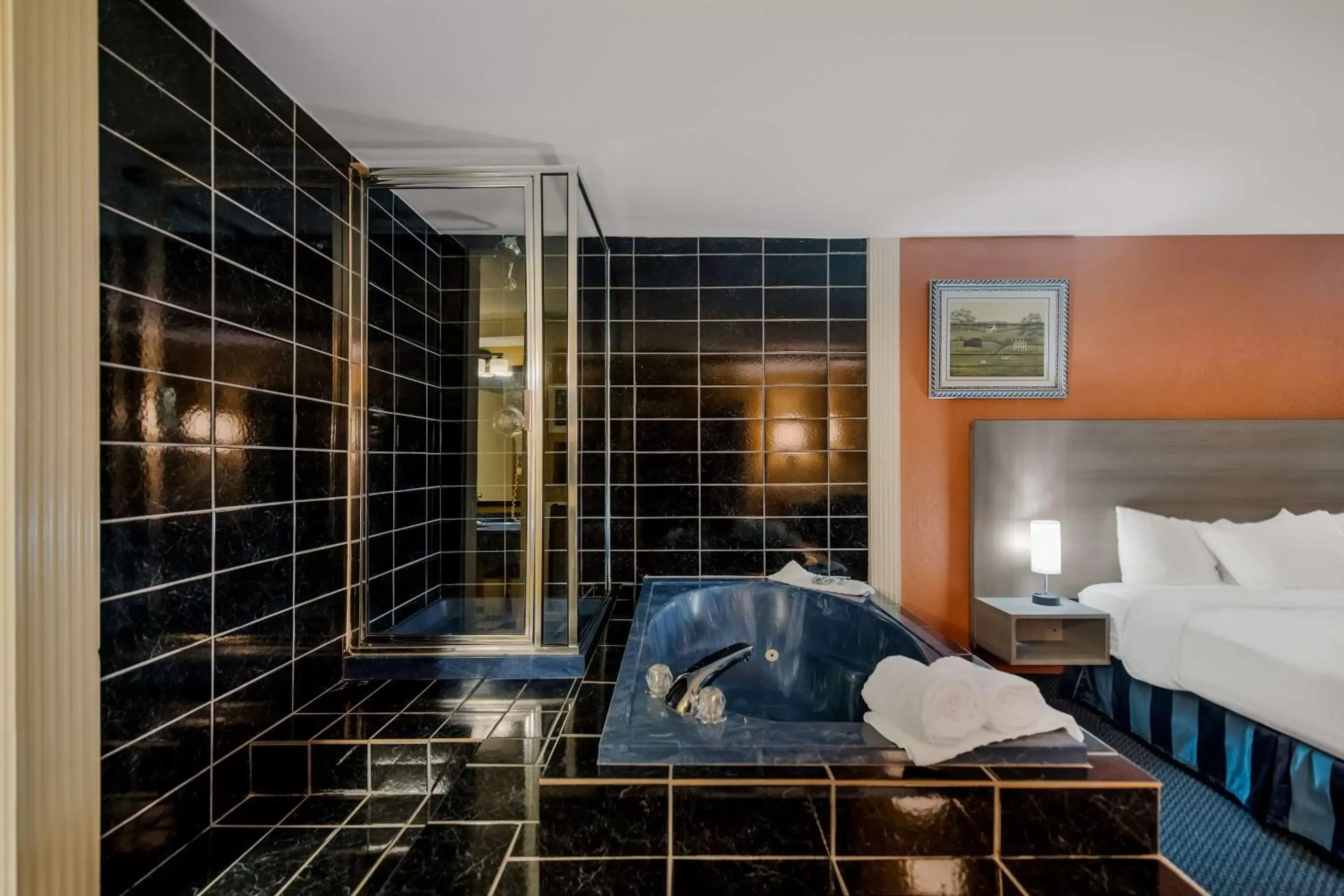 Bedroom, Bathroom in SureStay Hotel by Best Western Mt Pleasant