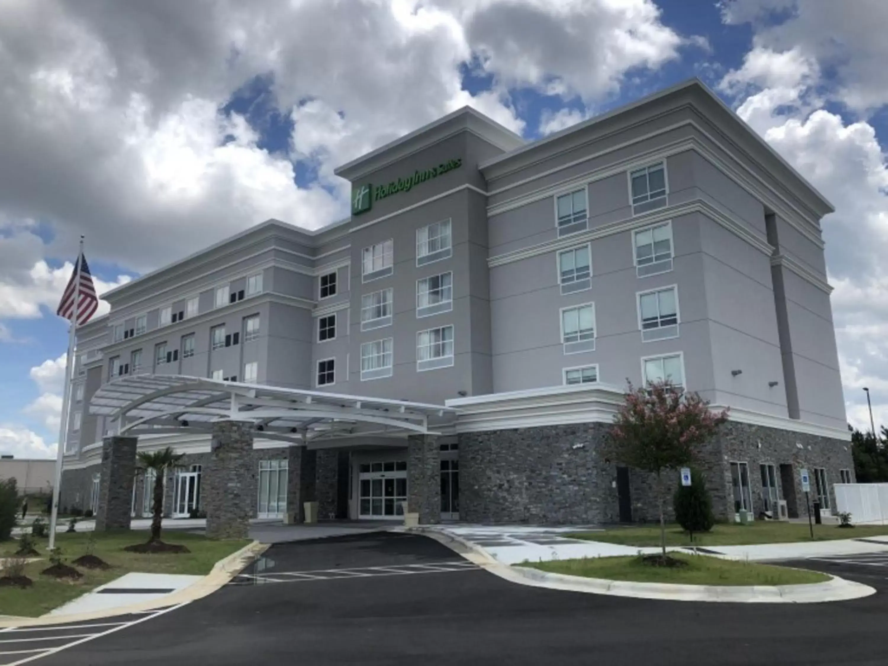 Property Building in Holiday Inn & Suites - Fayetteville W-Fort Bragg Area, an IHG Hotel