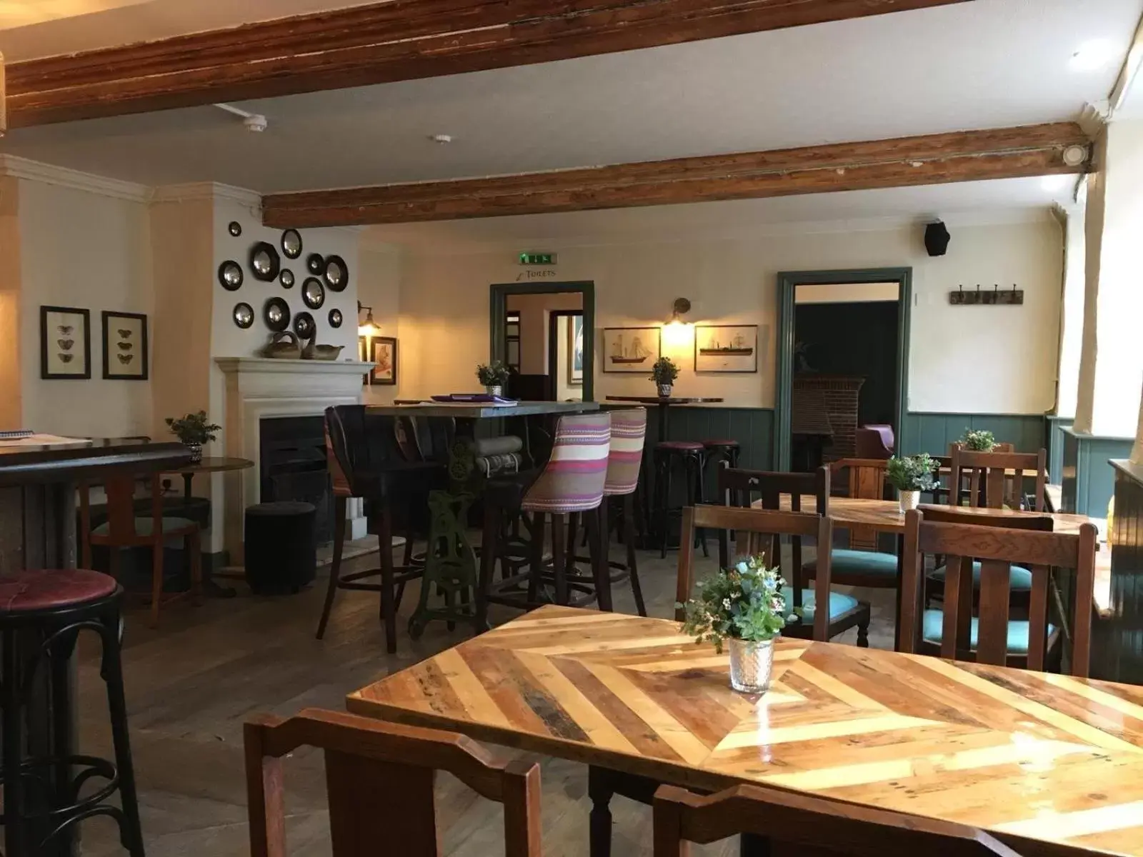 Restaurant/Places to Eat in White Hart Inn