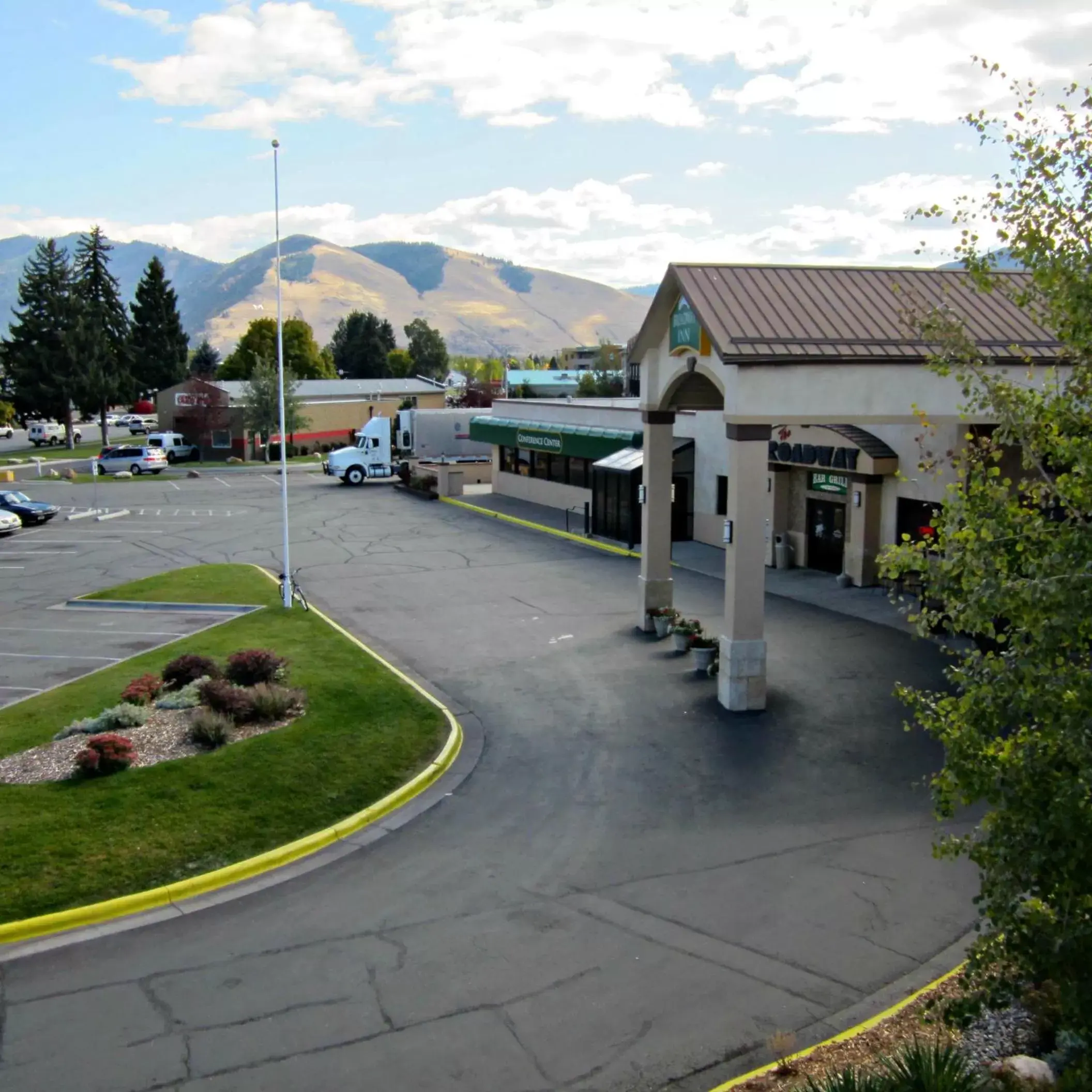 Facade/entrance, Neighborhood in Broadway Inn Conference Center