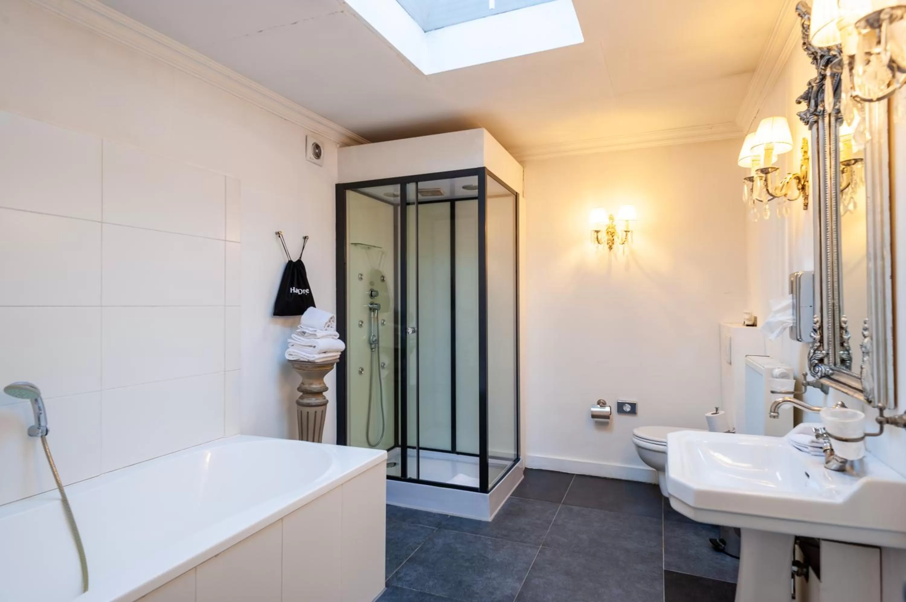 Bathroom in Charme Hotel Hancelot