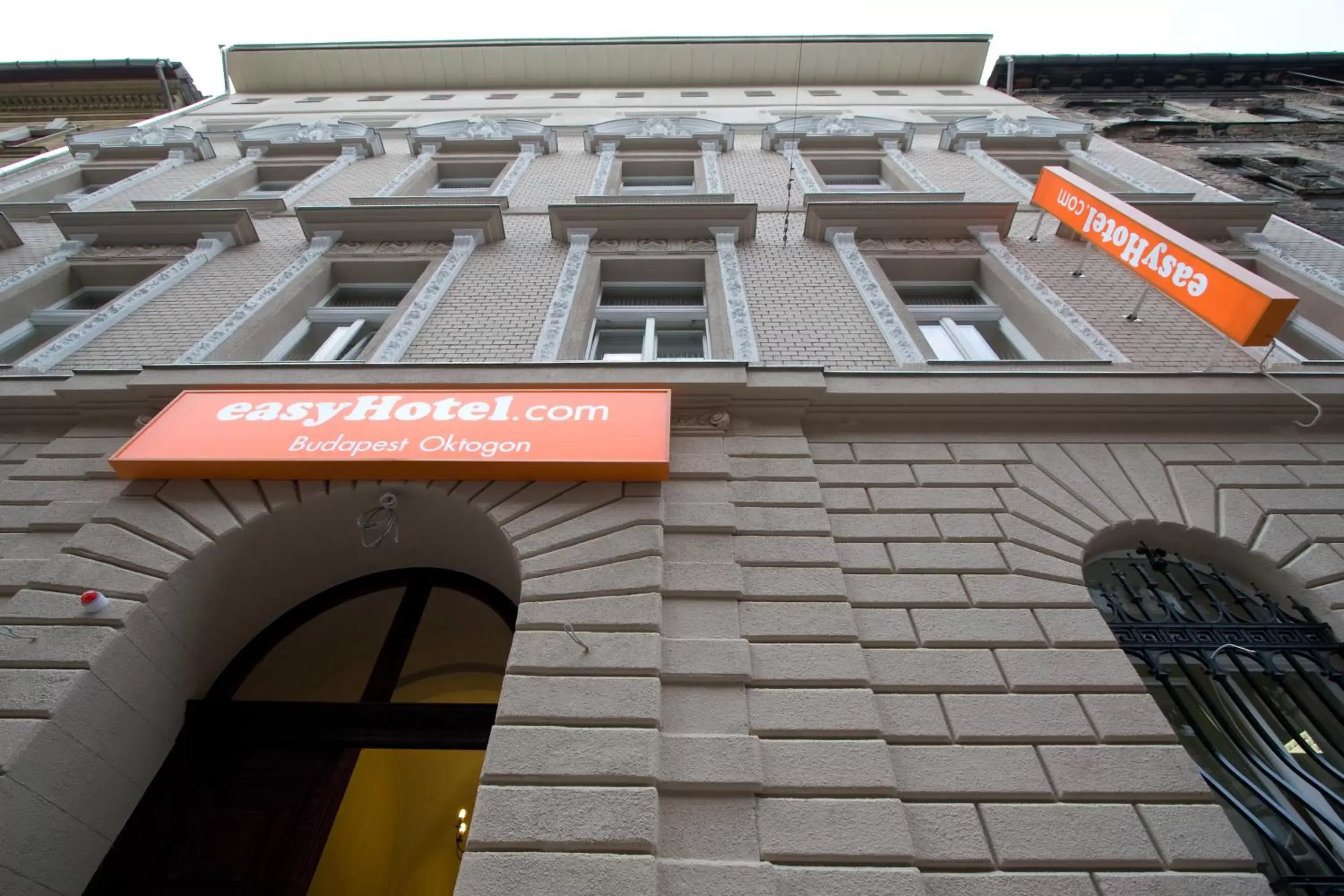 Facade/entrance, Property Building in easyHotel Budapest Oktogon