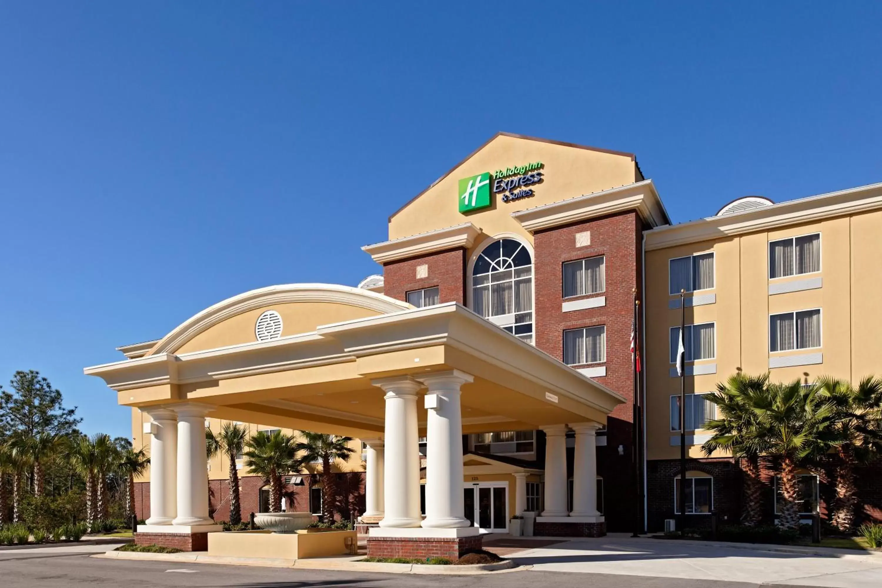 Property Building in Holiday Inn Express Hotel & Suites Crestview South I-10, an IHG Hotel