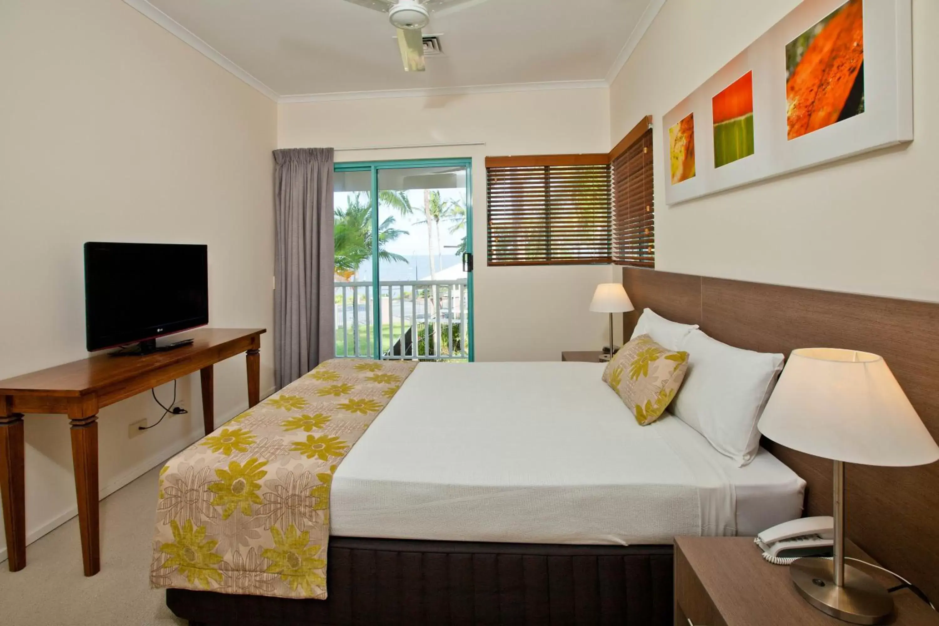 Bedroom in Coral Sands Beachfront Resort