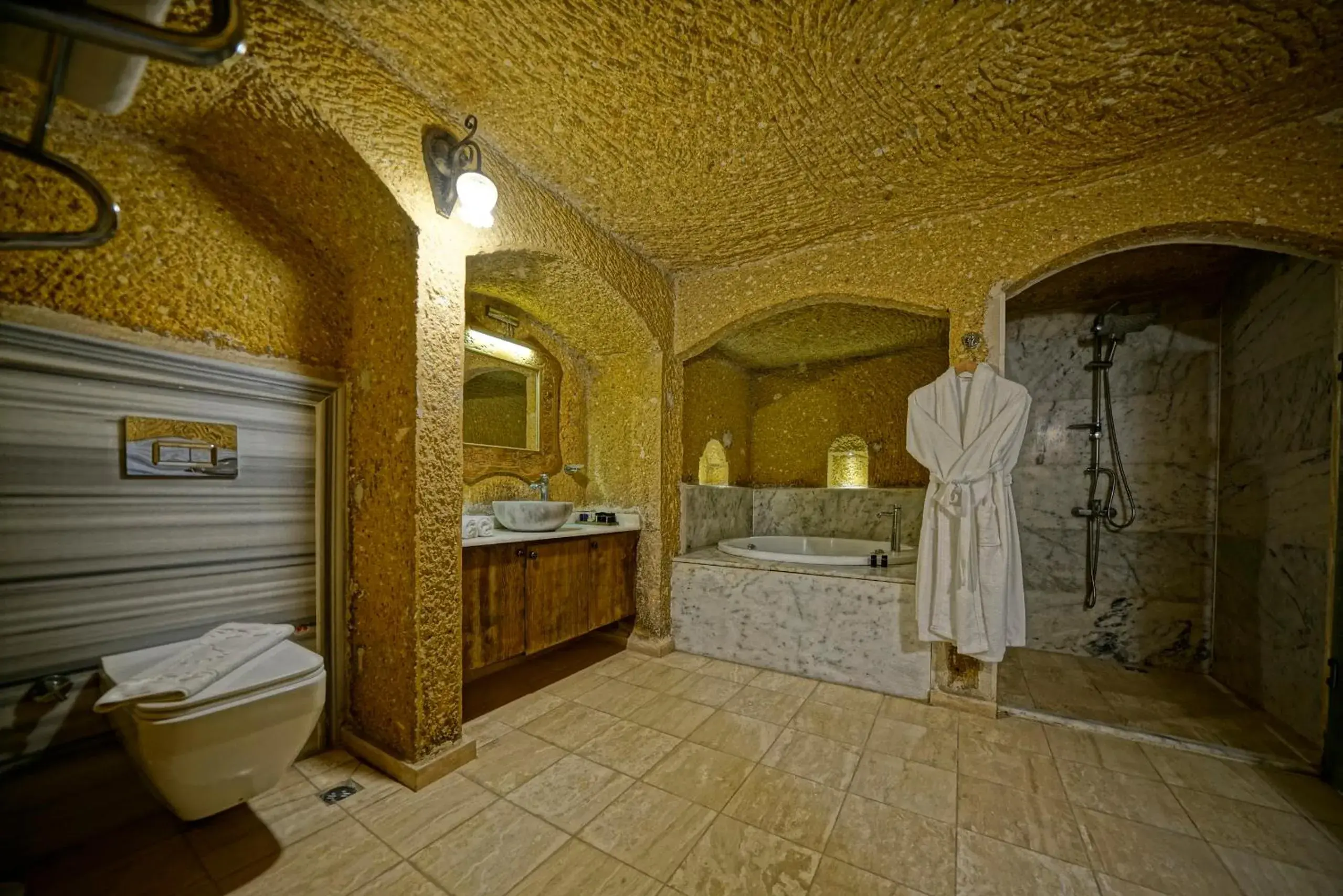 Shower in Holiday Cave Hotel
