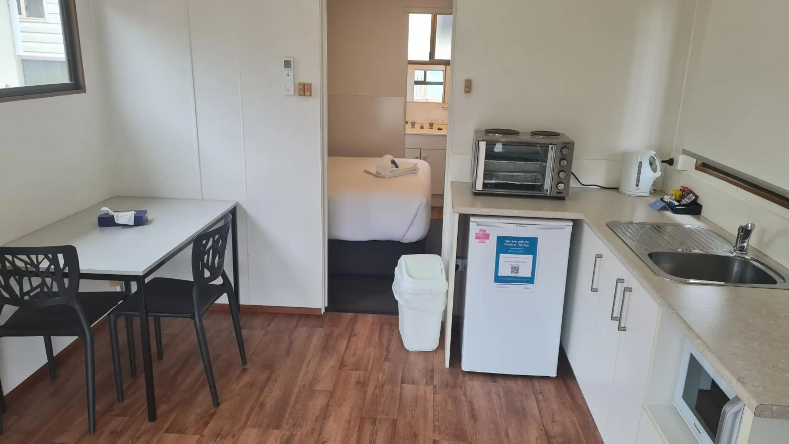 Kitchen or kitchenette, Kitchen/Kitchenette in Discovery Parks - Mornington Hobart