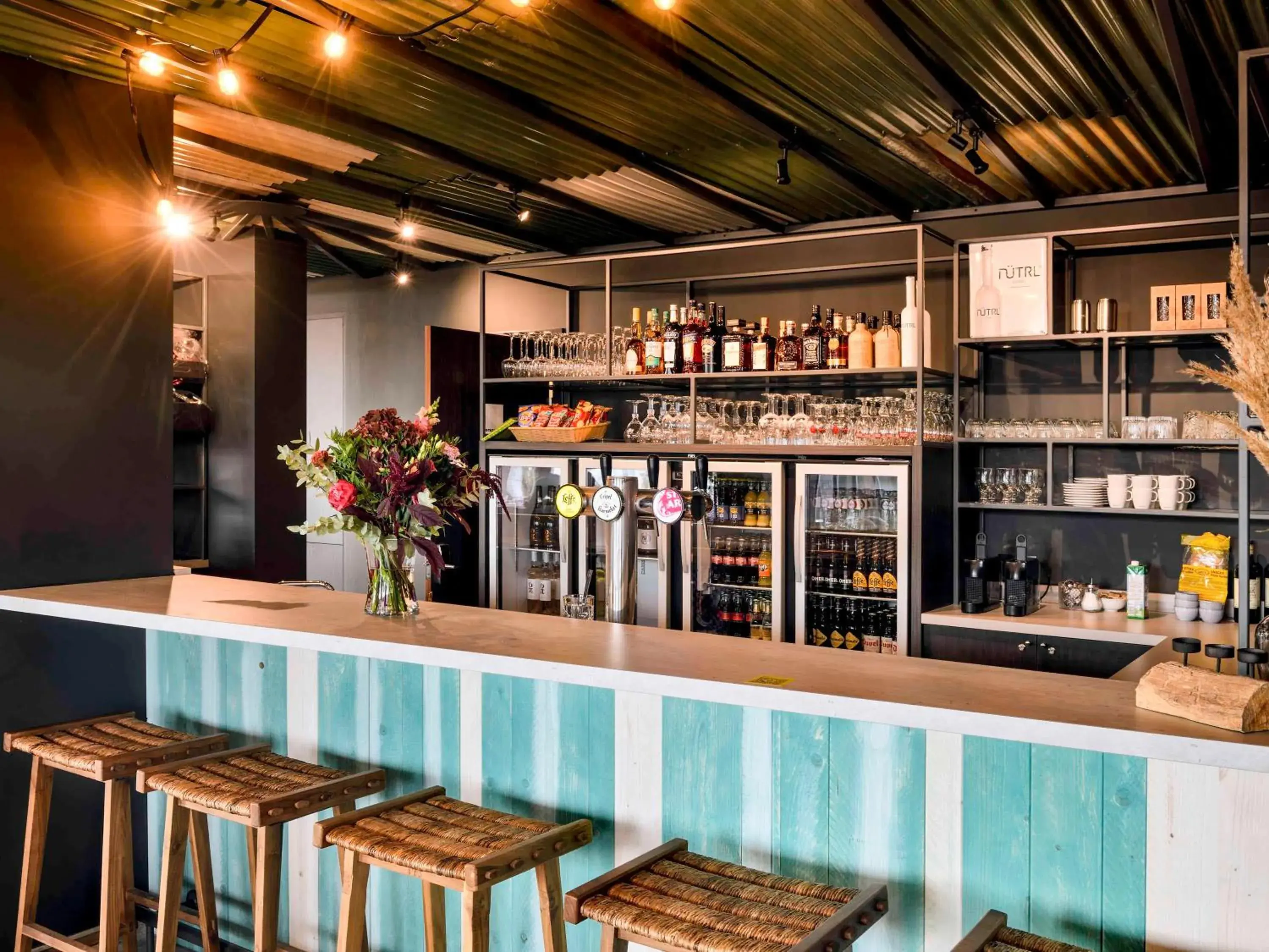 Lounge or bar in ibis Styles Bredene Lounge or bar in ibis Styles Bredene