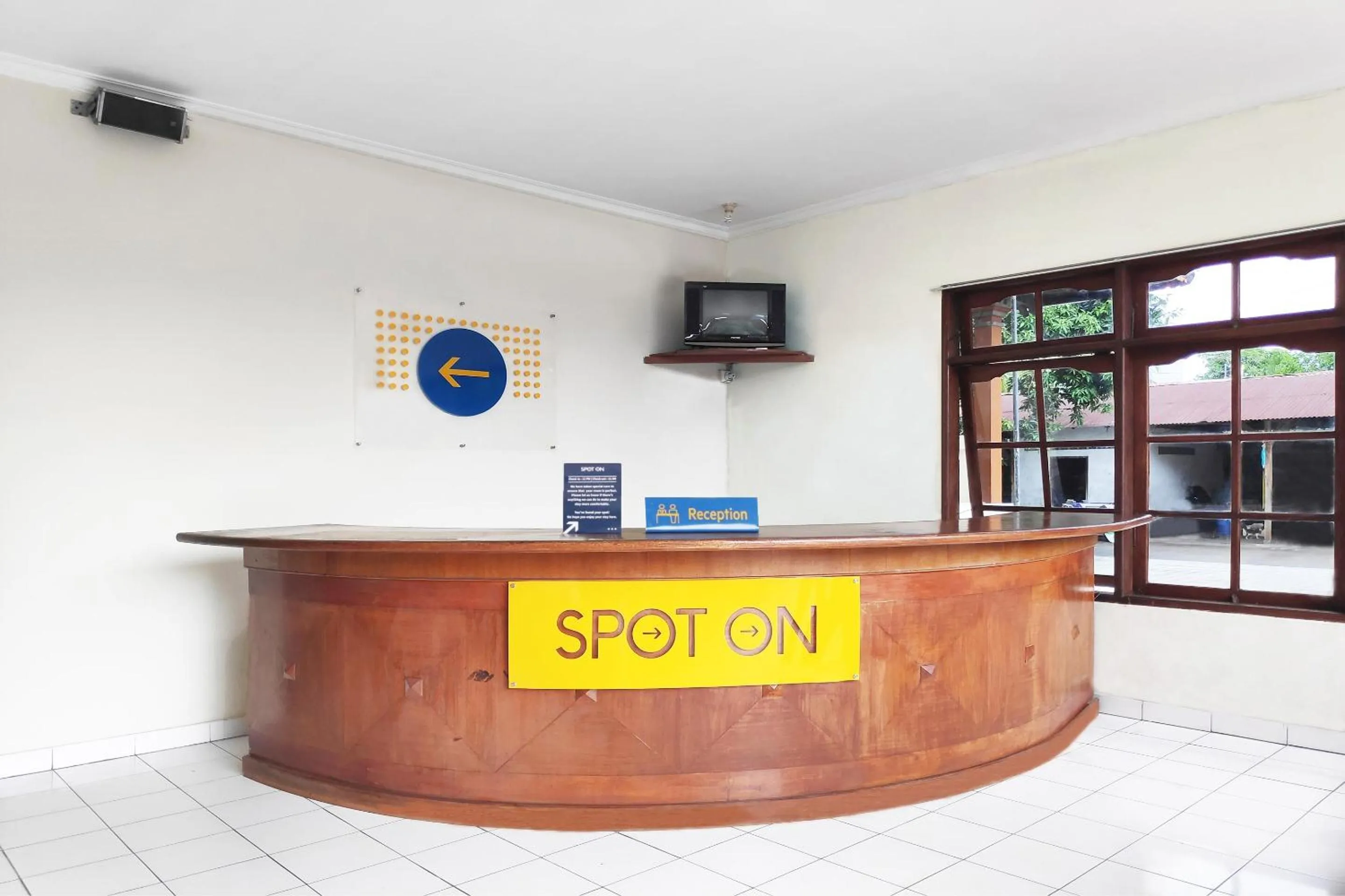 Lobby or reception in SPOT ON 2426 Hotel Aget Jaya Ii