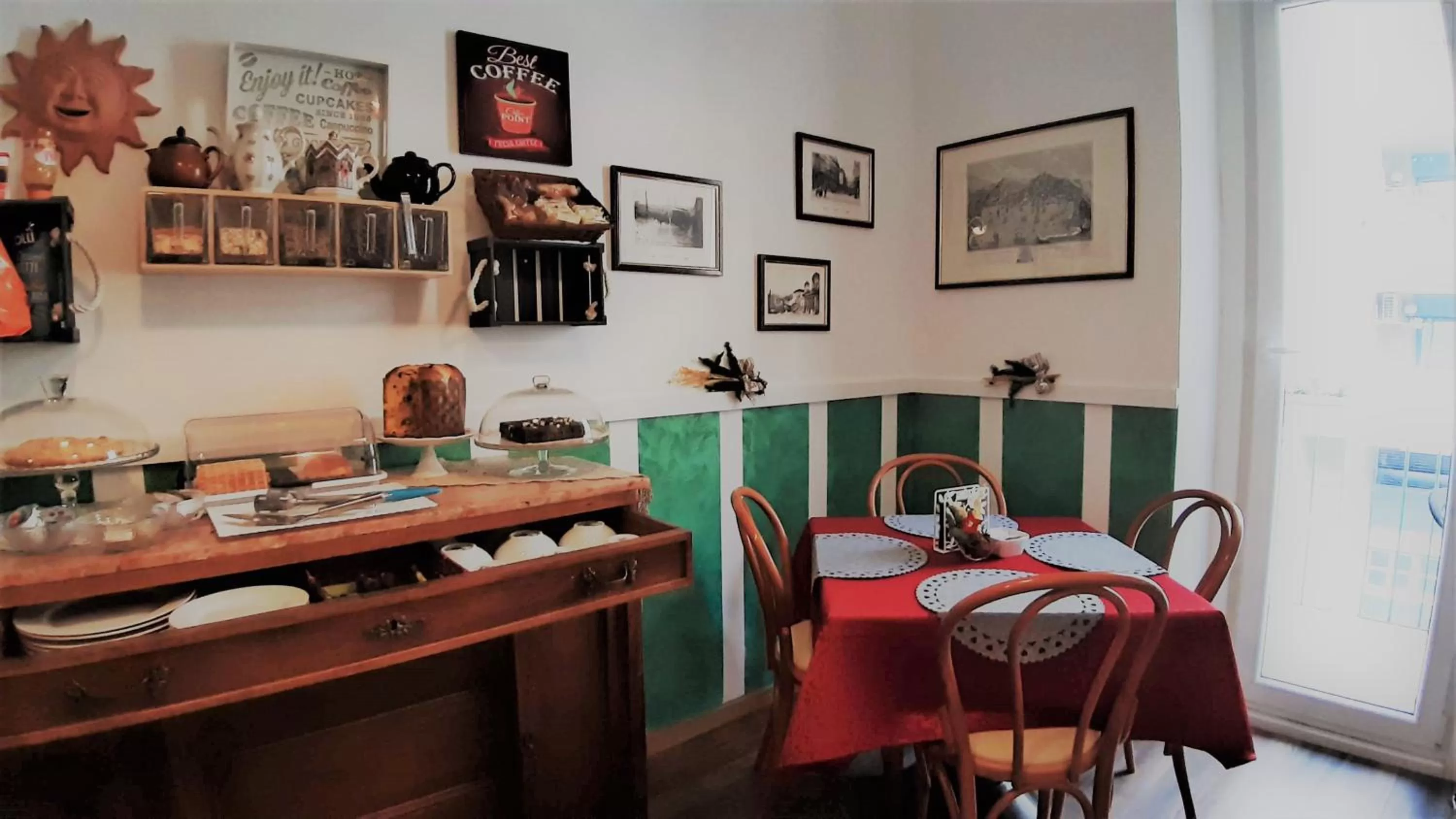 Restaurant/places to eat in Bed & Chic bed & breakfast