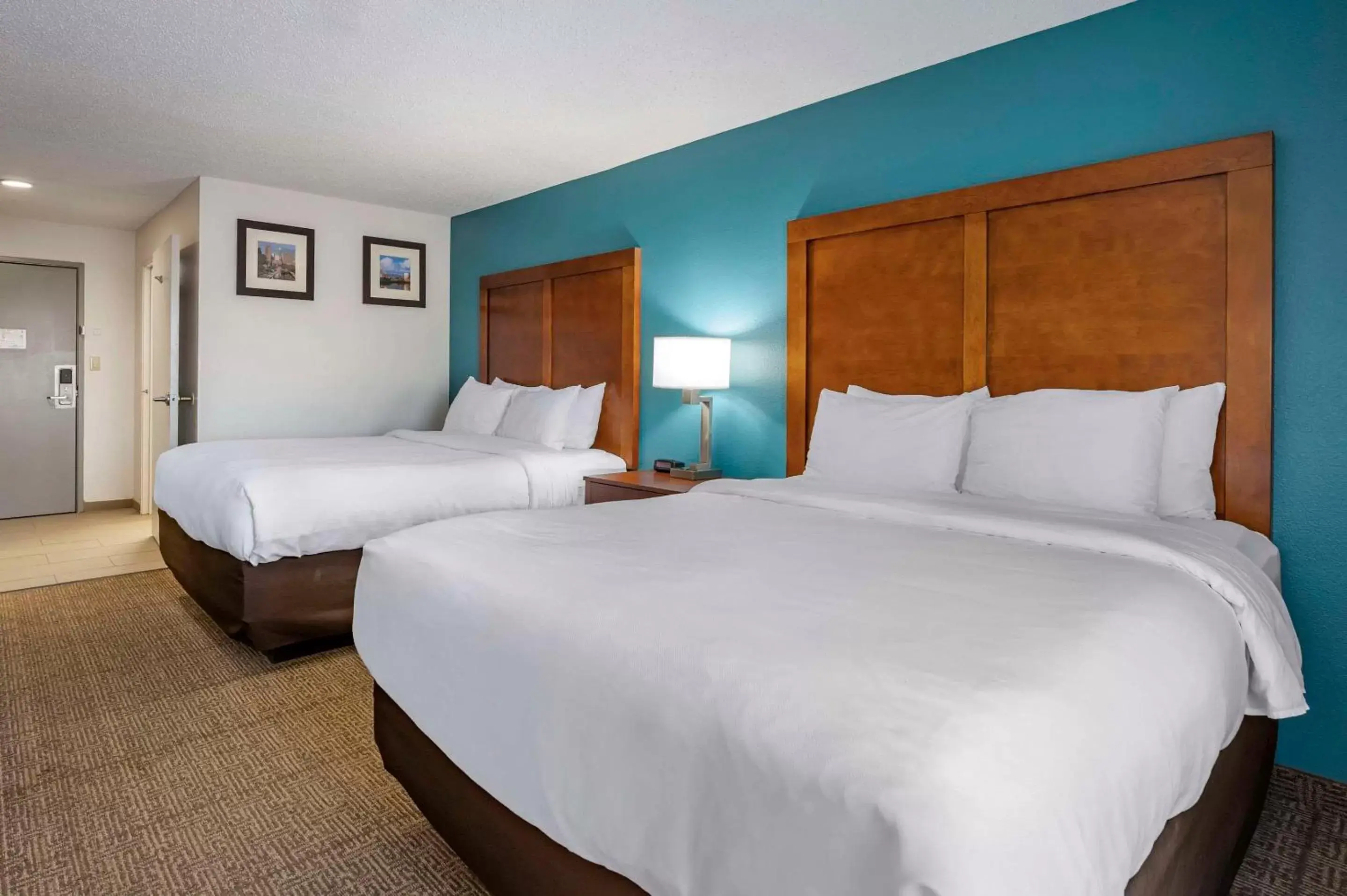 Bedroom, Bed in Comfort Inn Plainfield - Indianapolis Airport Bedroom, Bed in Comfort Inn Plainfield - Indianapolis Airport
