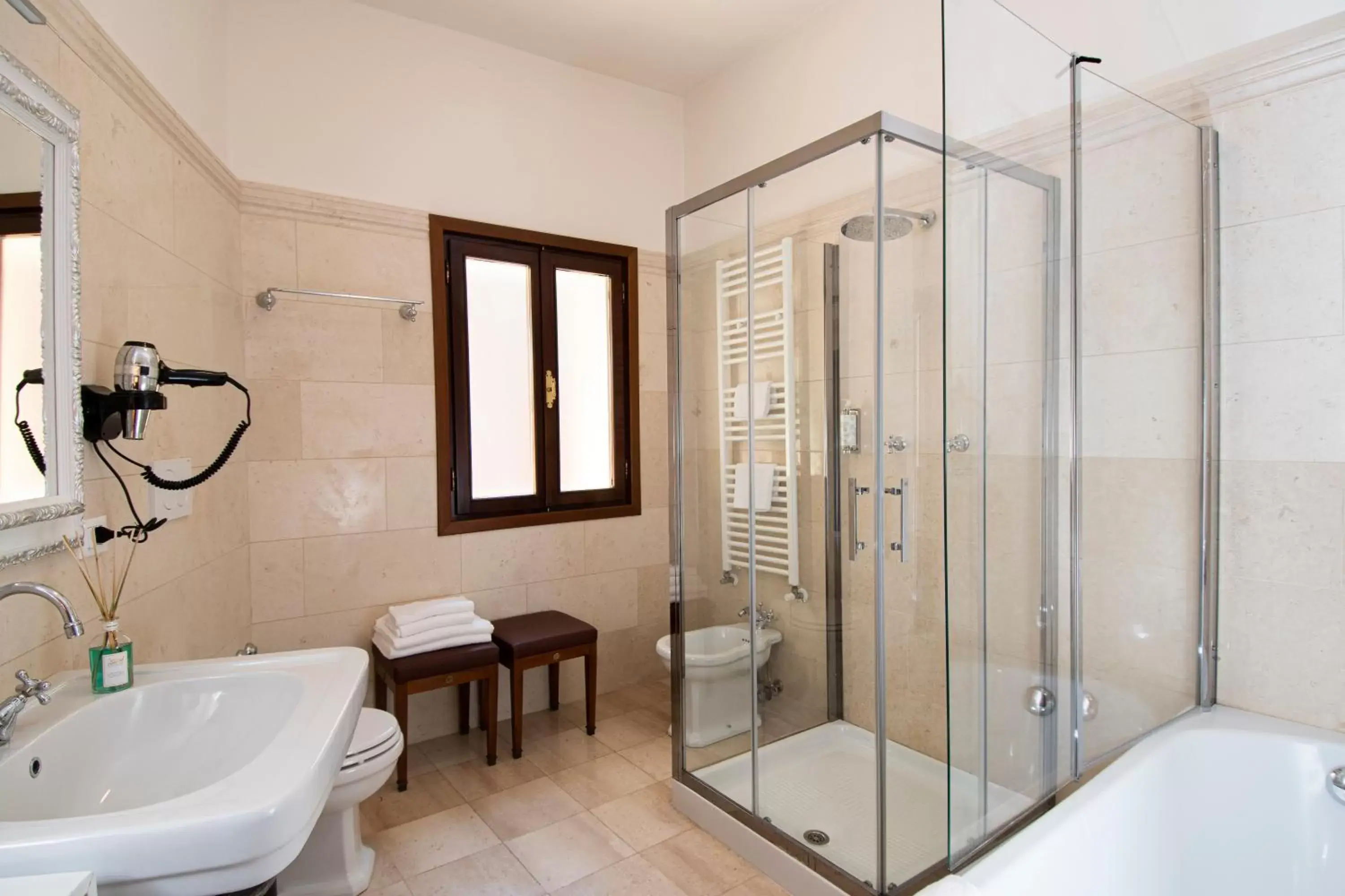 Shower, Bathroom in All’Angelo Art Hotel