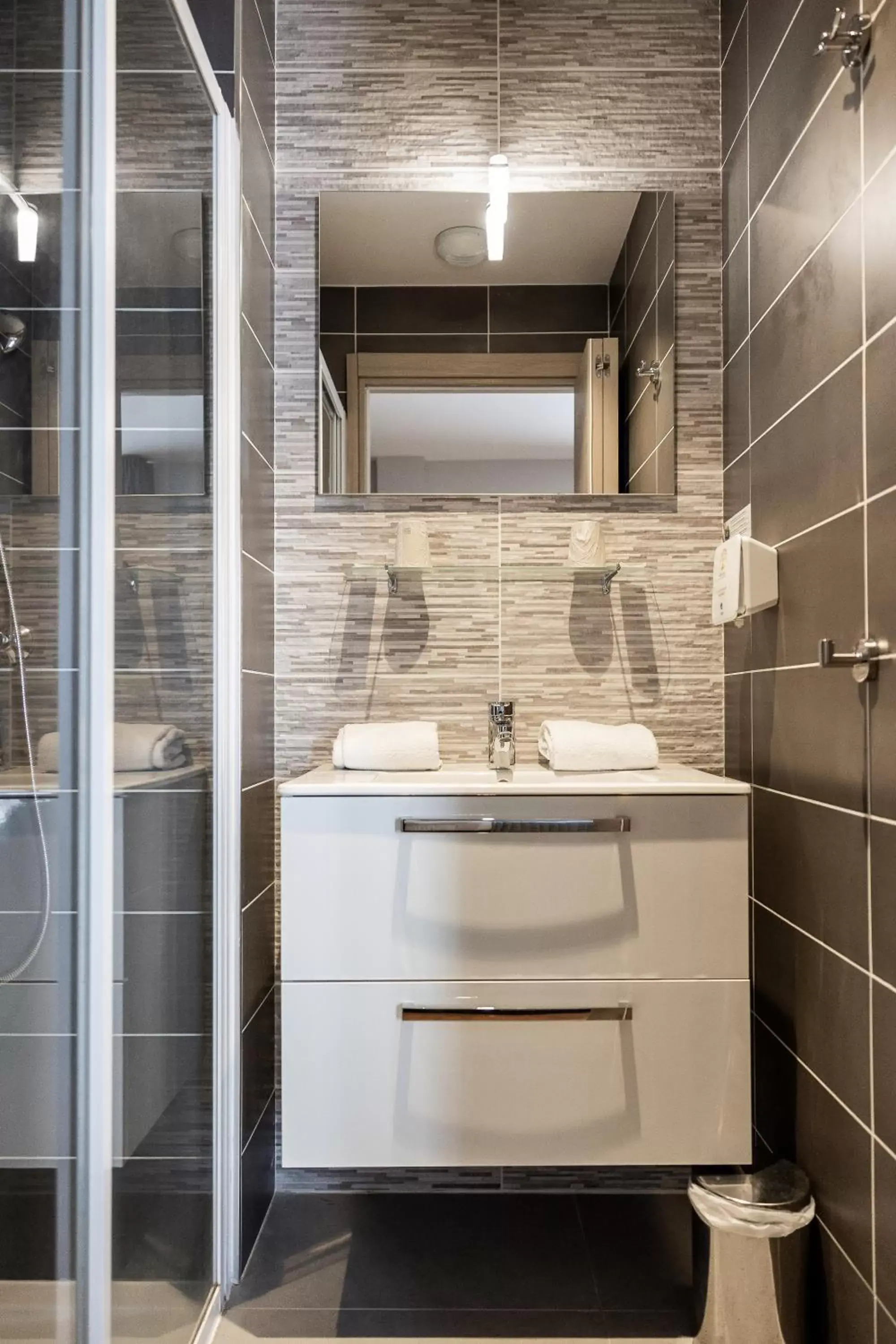 Shower, Bathroom in Hôtel Le Bastia