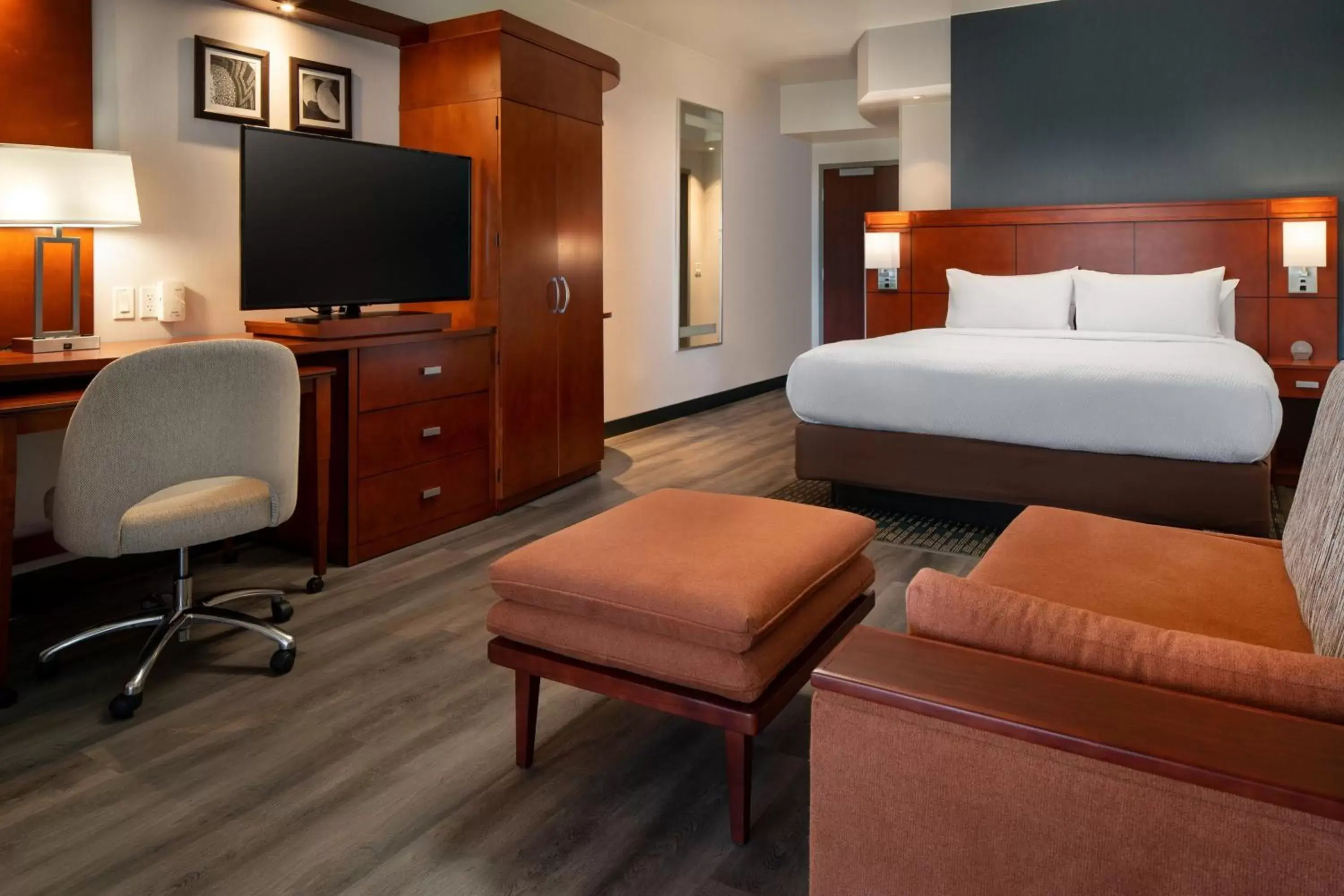 Photo of the whole room, Bed in Courtyard by Marriott Scottsdale Salt River