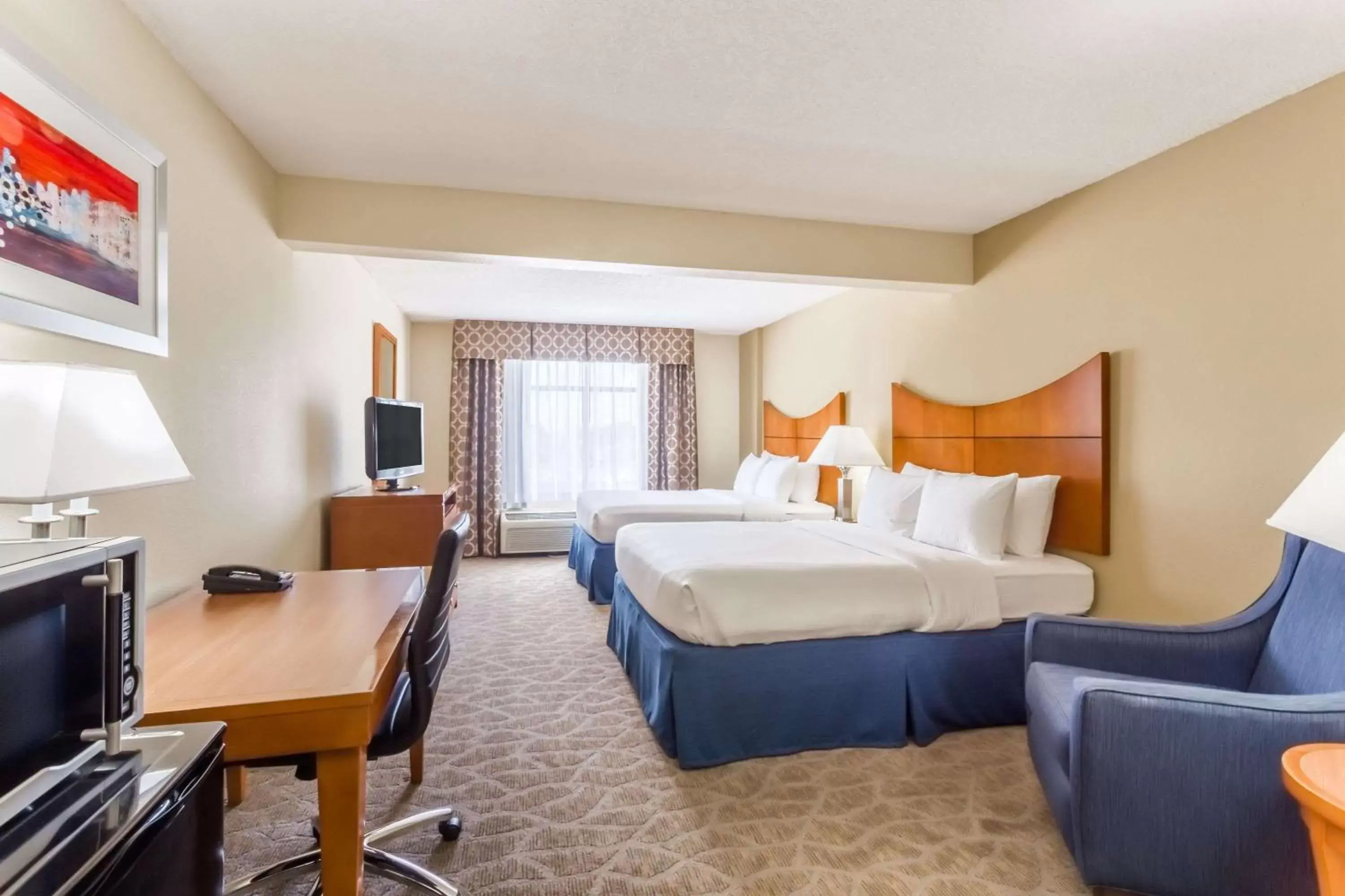 Photo of the whole room in Wingate by Wyndham - Universal Studios and Convention Center
