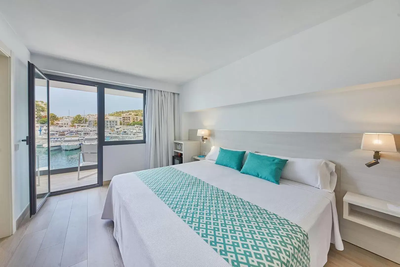 Nautical Experience Pack with Port View or Sea View - single occupancy in Calanova Sports Residence Nautical Experience Pack with Port View or Sea View - single occupancy in Calanova Sports Residence