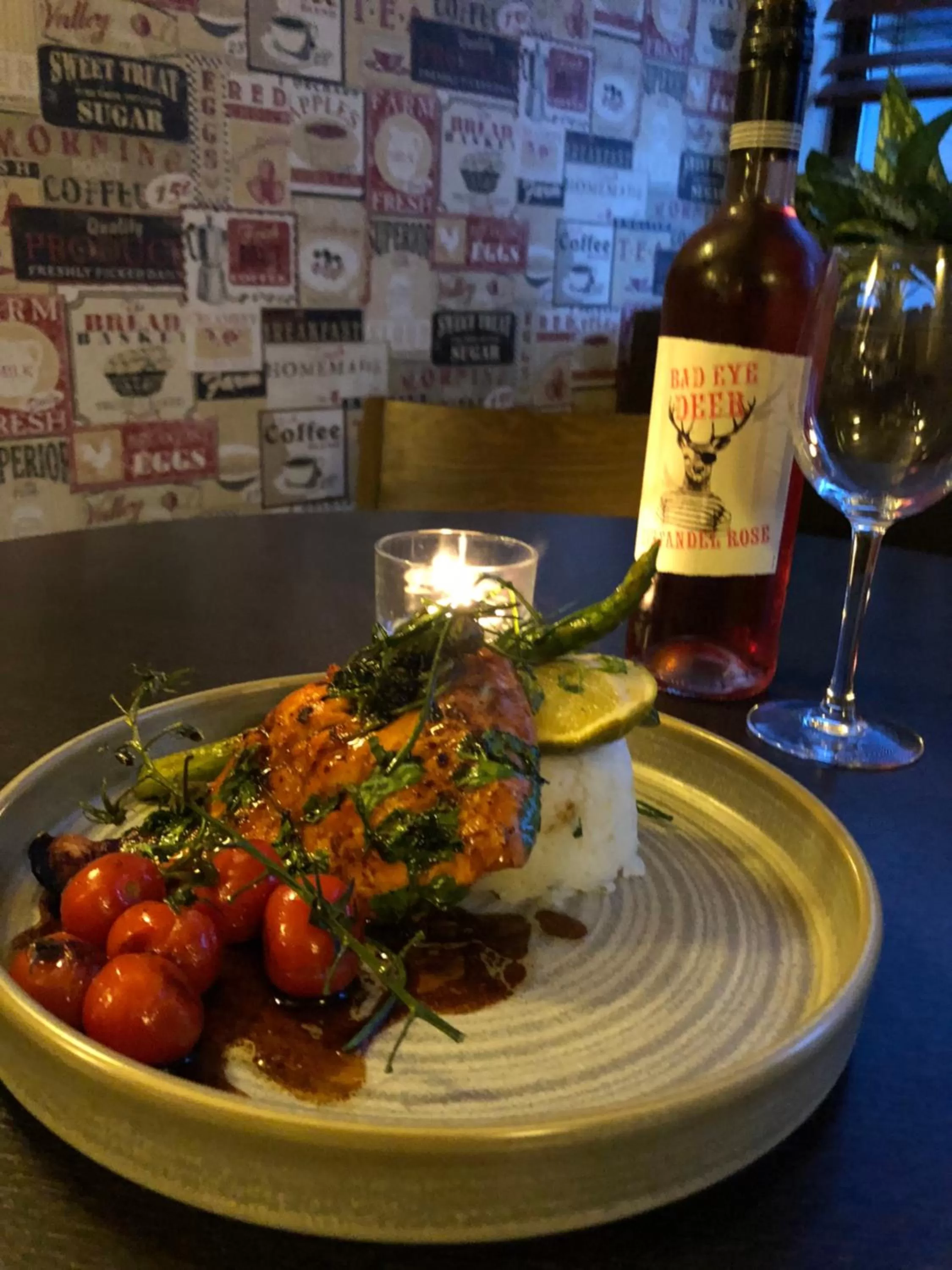 Restaurant/places to eat, Food in Smiths Hotel