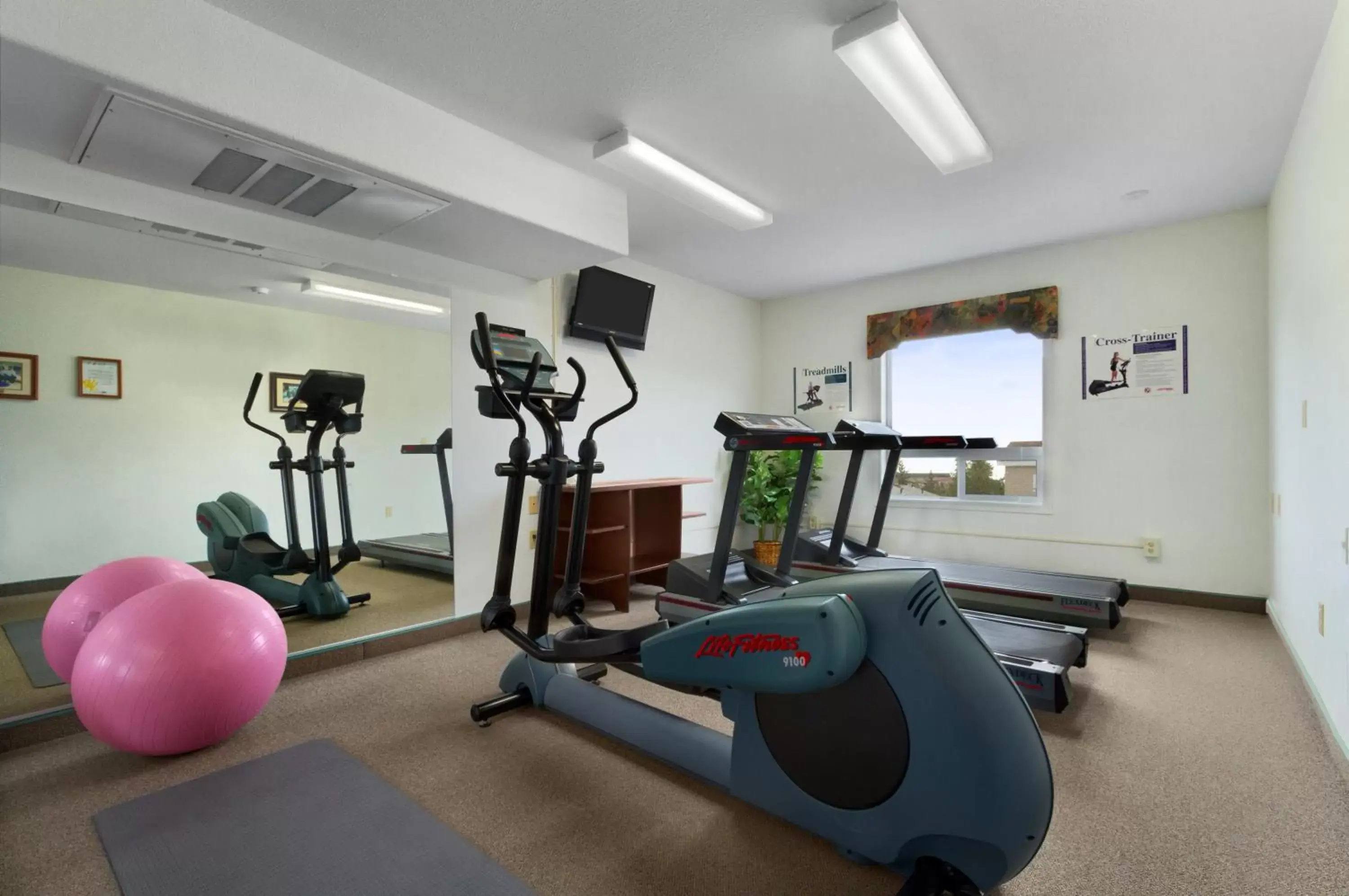 Fitness centre/facilities, Fitness Center/Facilities in Super 8 by Wyndham Yellowknife