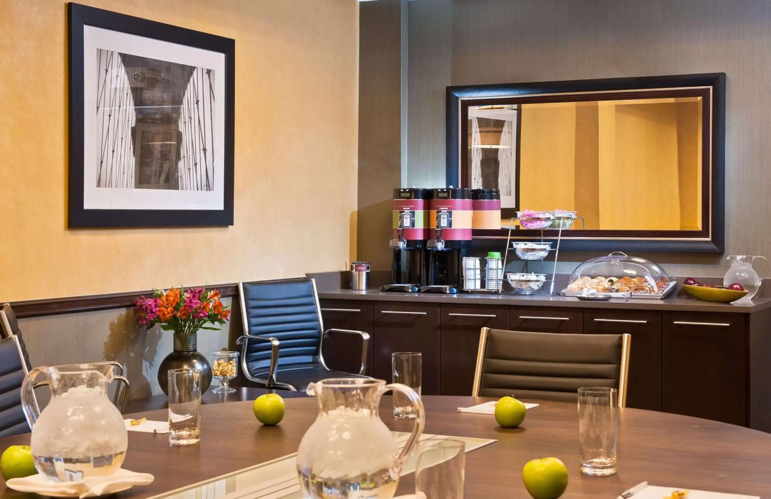 Meeting/conference room, Restaurant/Places to Eat in Hampton by Hilton Shelton