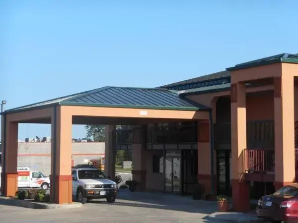 Facade/entrance, Property Building in GuestHouse Inn St. Joseph