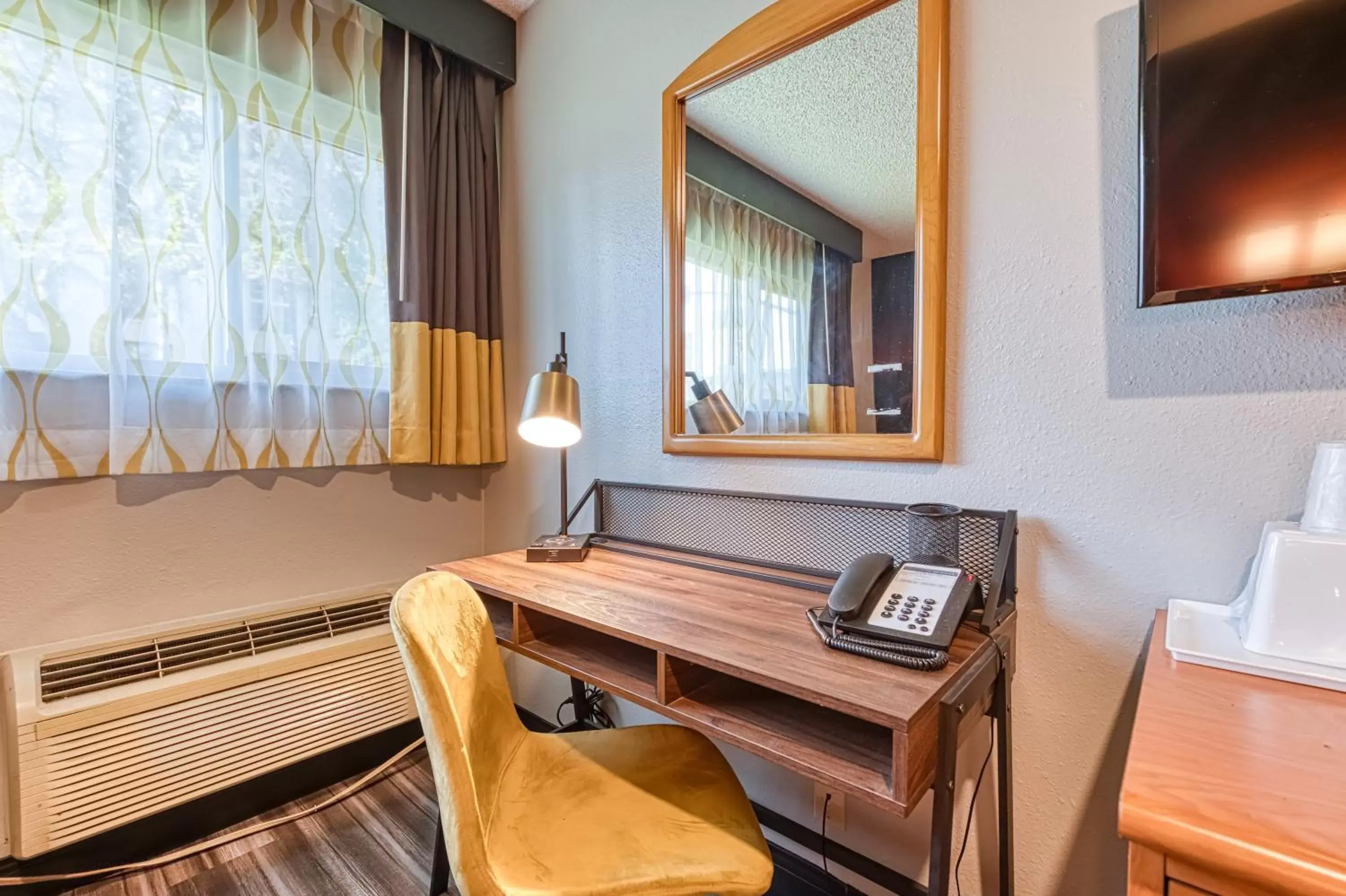 Business facilities in La Mirage Inn - Hollywood