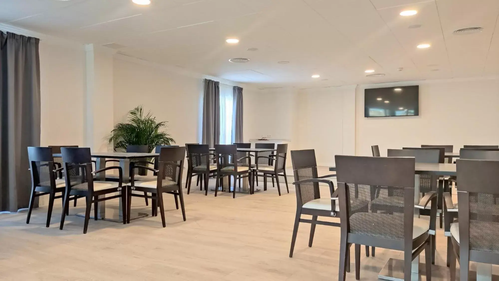 Meeting/conference room, Restaurant/Places to Eat in Smart Hotel La Sagra