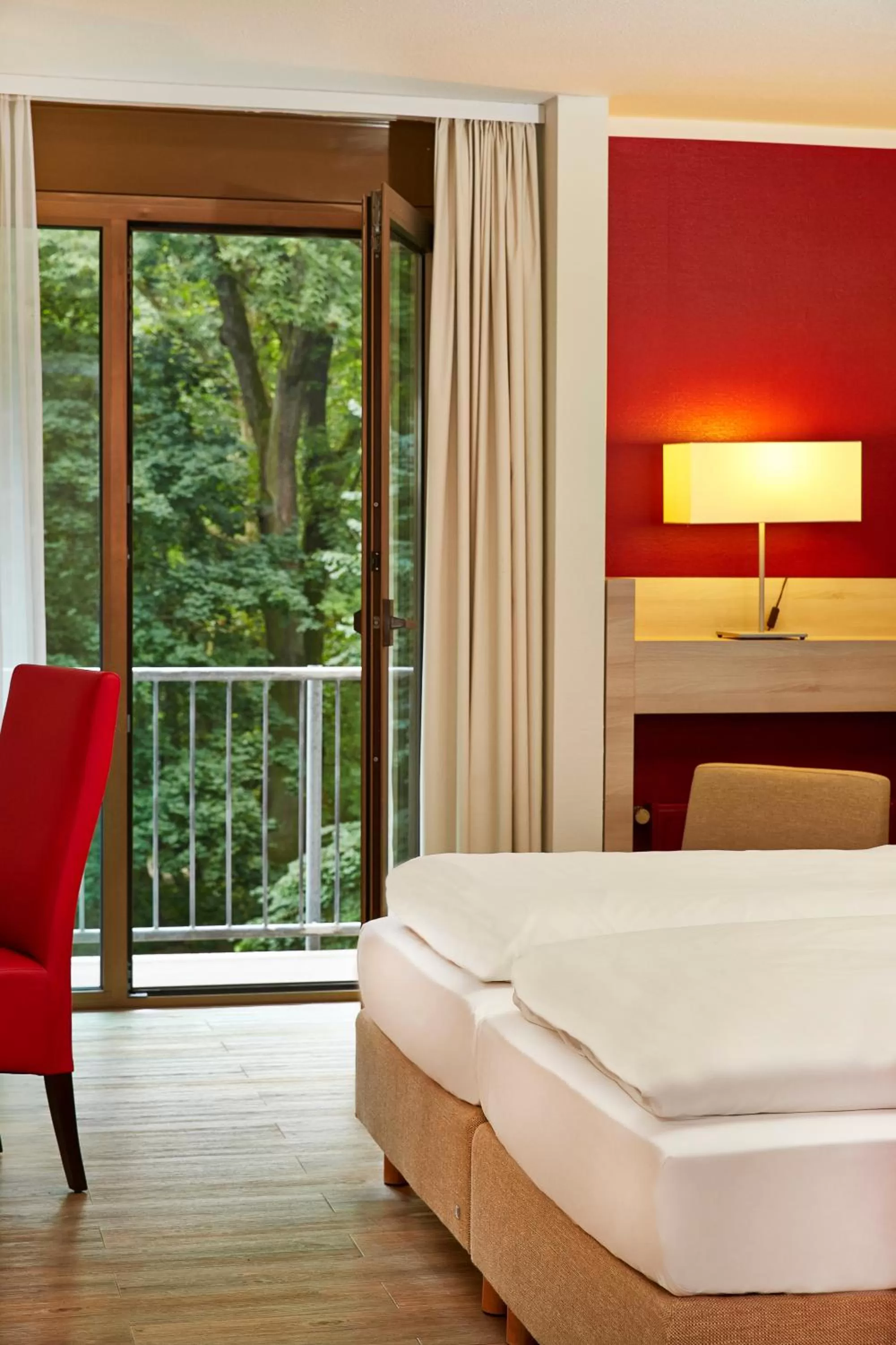 Bedroom, Bed in H+ Hotel Bad Soden