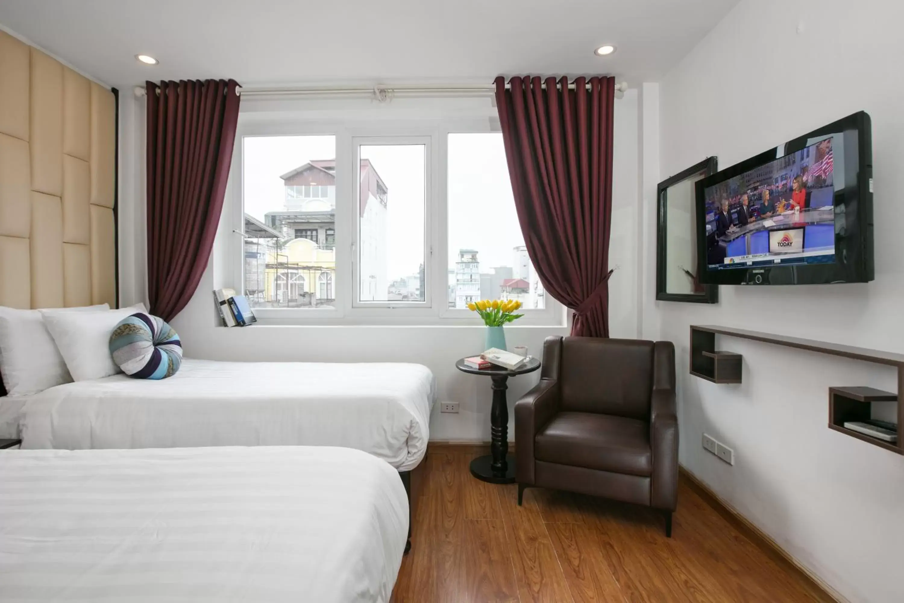 Bedroom, TV/Entertainment Center in Splendid Star Grand Hotel and Spa