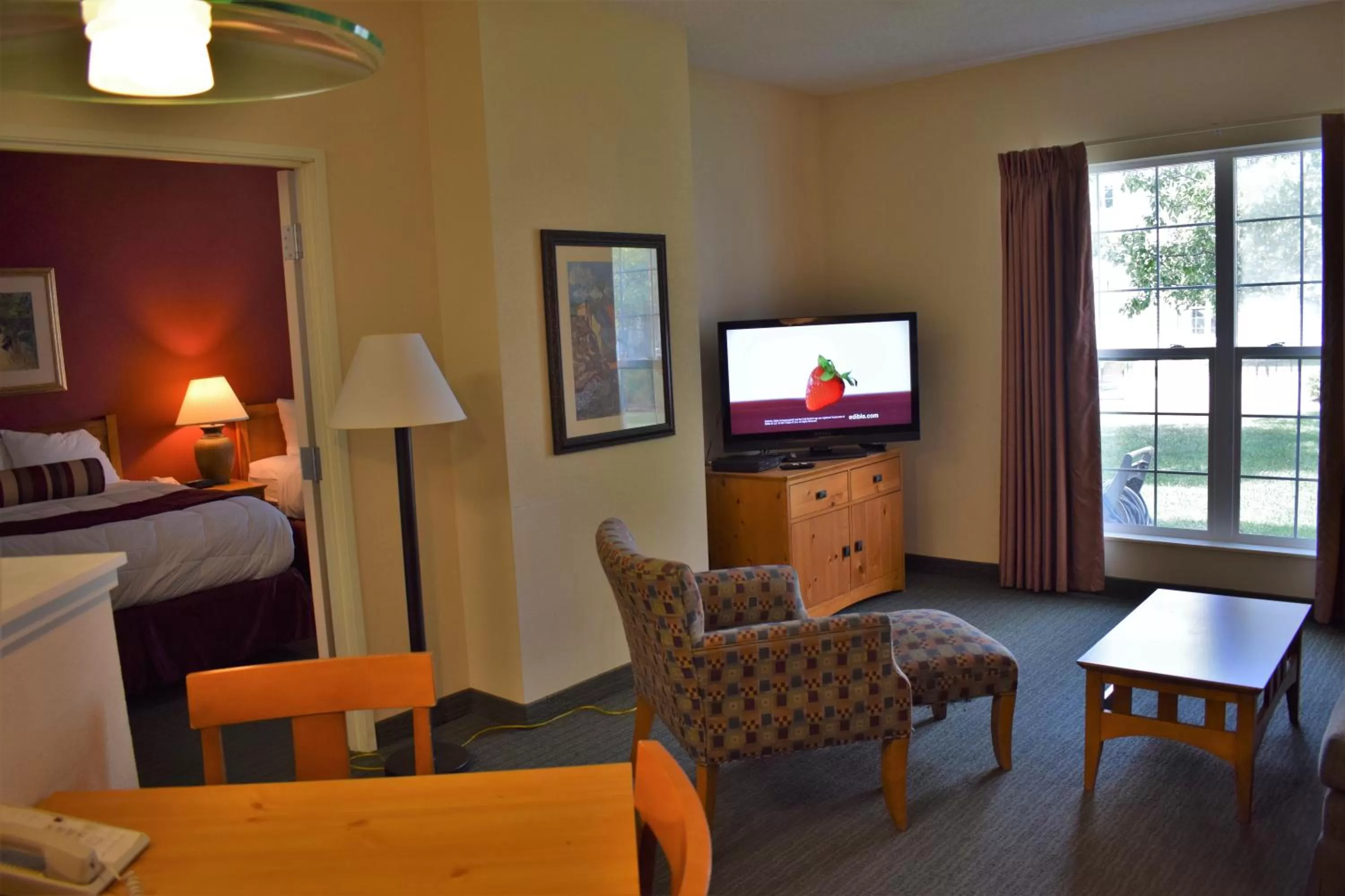 Living room, Bed in Baymont by Wyndham Wichita East