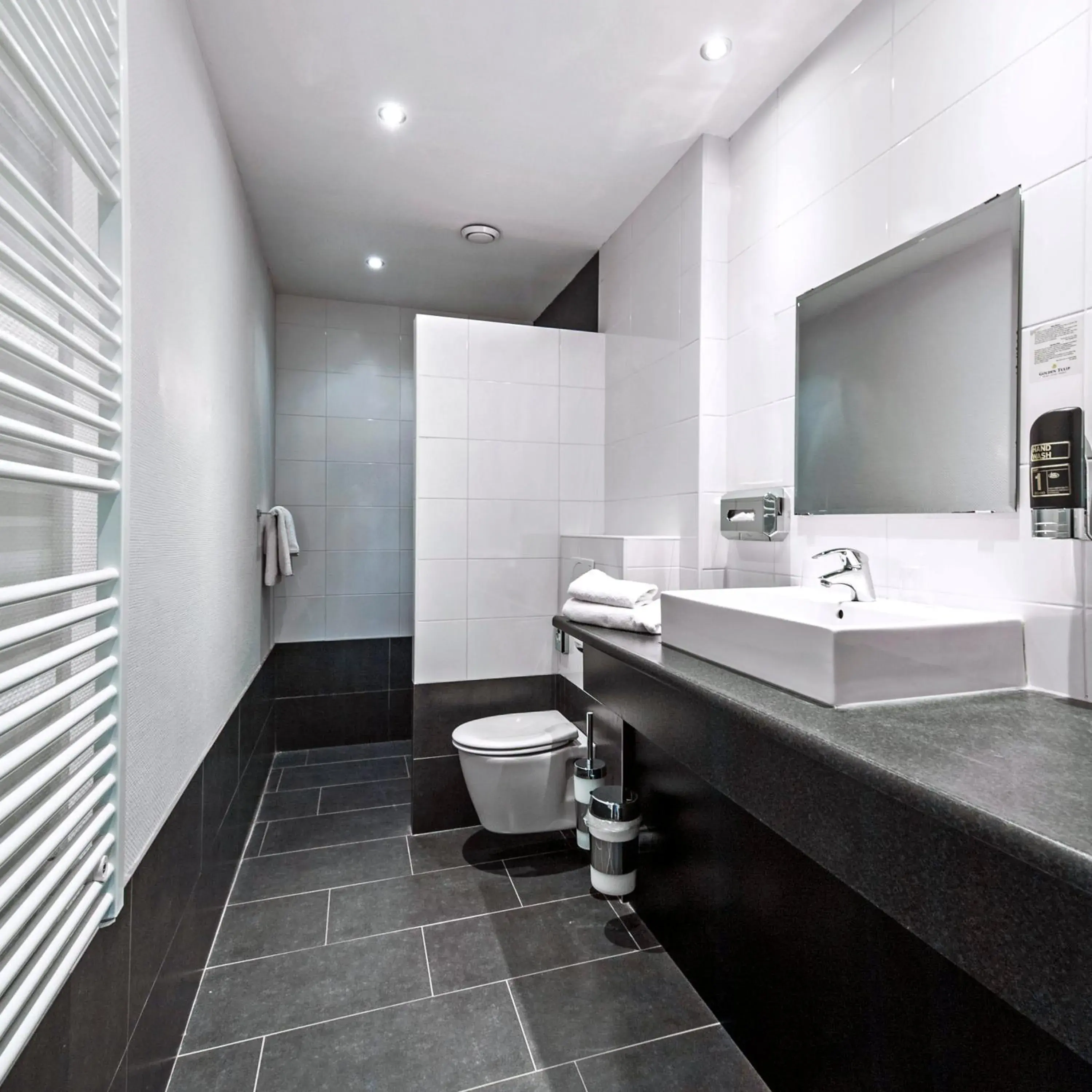 Bathroom in City Hotel Bergen op Zoom