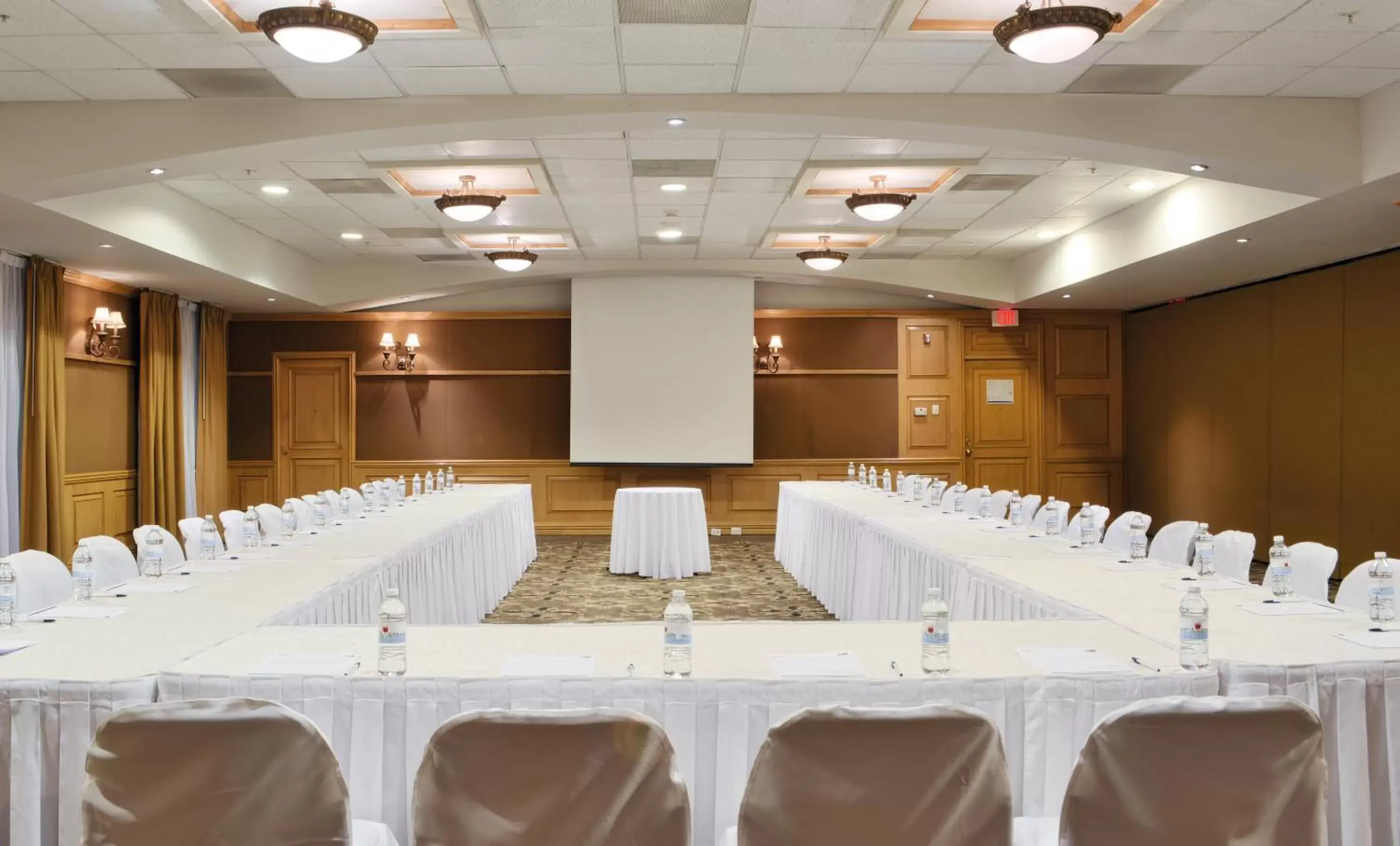 Meeting/conference room in Holiday Inn Express Silao-Aeropuerto Bajio, an IHG Hotel