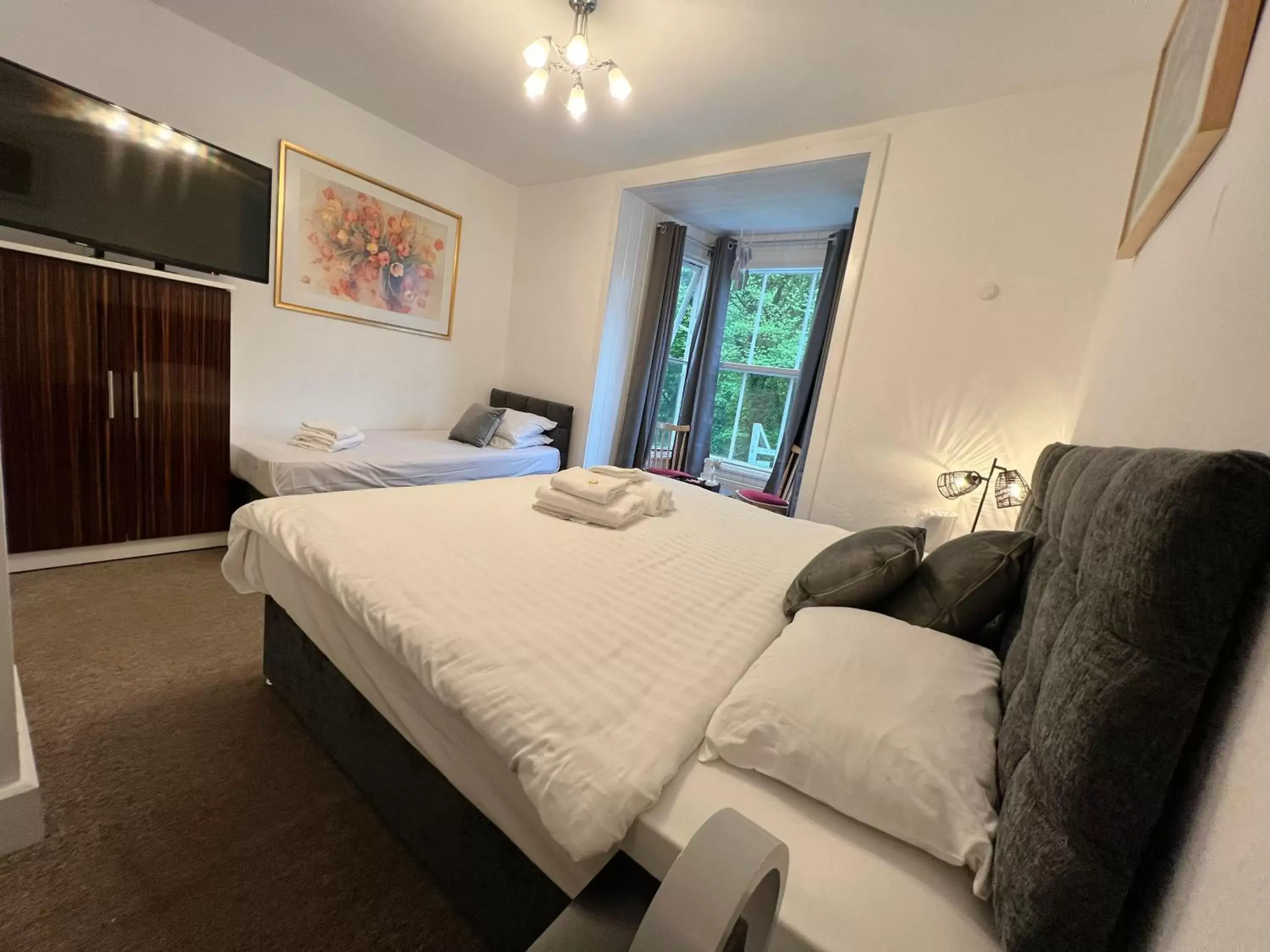 Bedroom, Bed in Stone Lodge