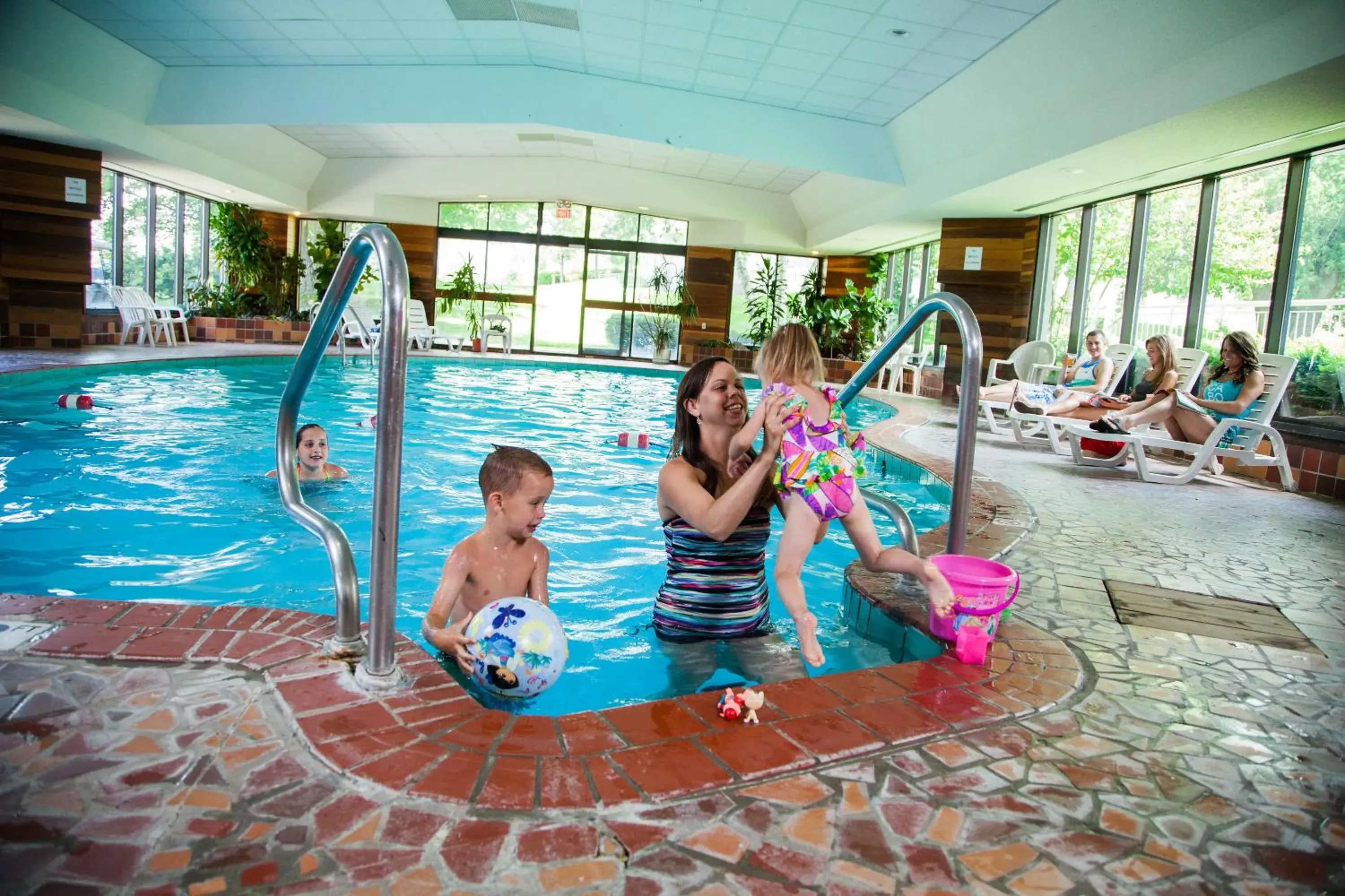 Swimming Pool in Evergreen Resort