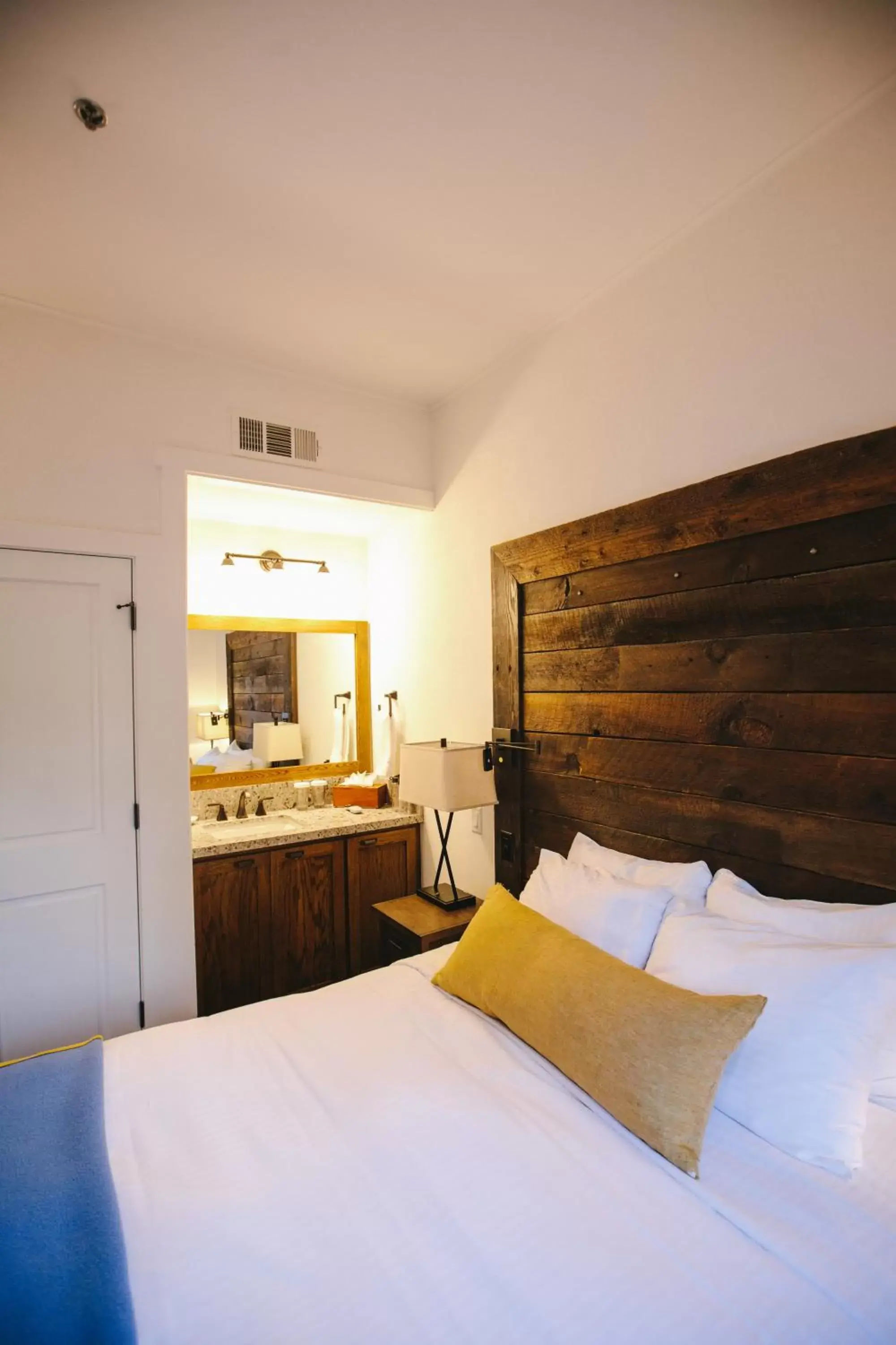 Bed in Sunnyside Resort and Lodge Bed in Sunnyside Resort and Lodge