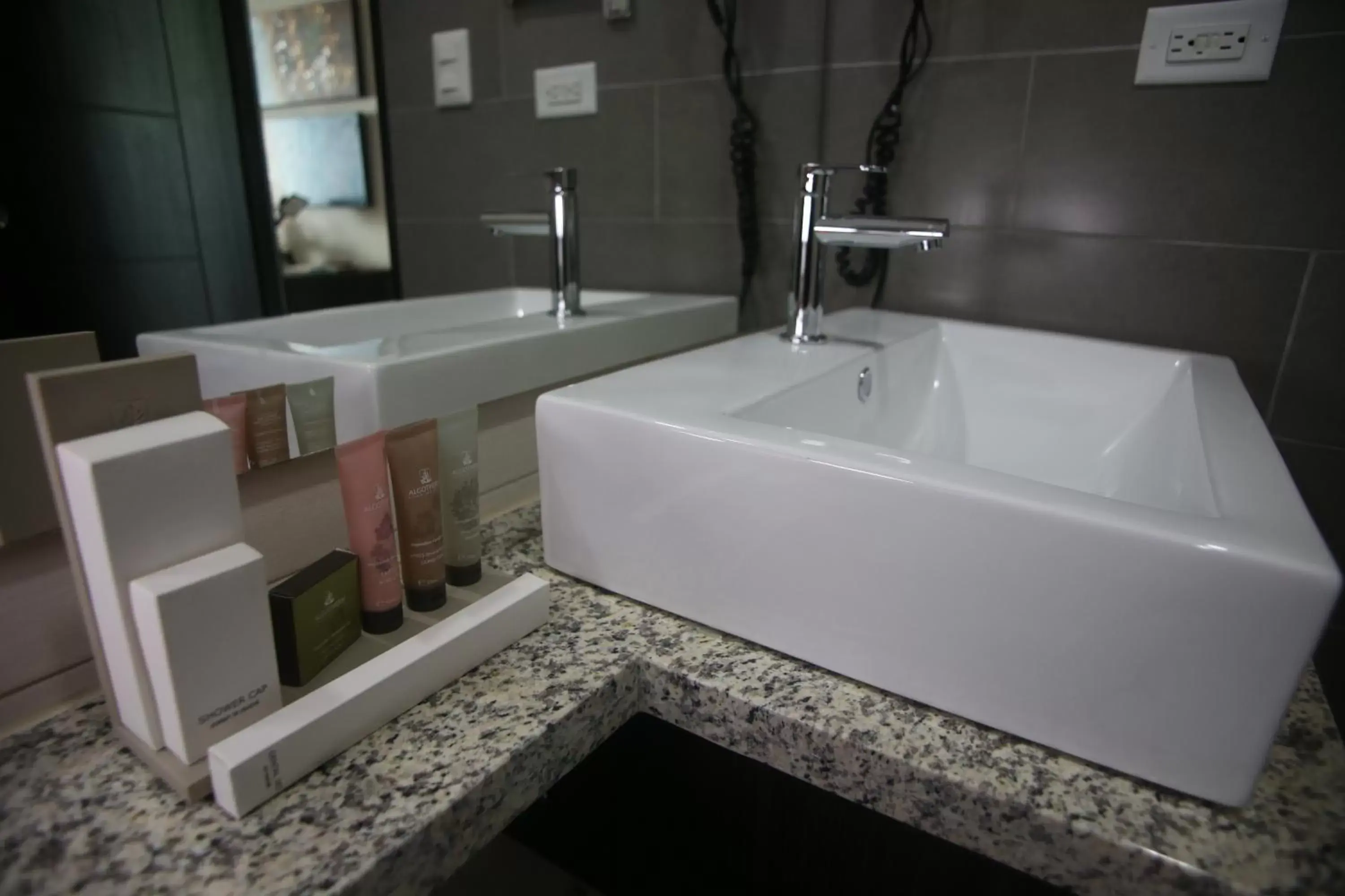 Bathroom in Aranjuez Hotel & Suites