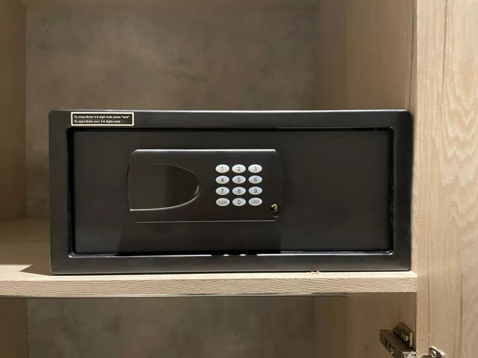 safe in Hamsun Shahrah-e-Faisal