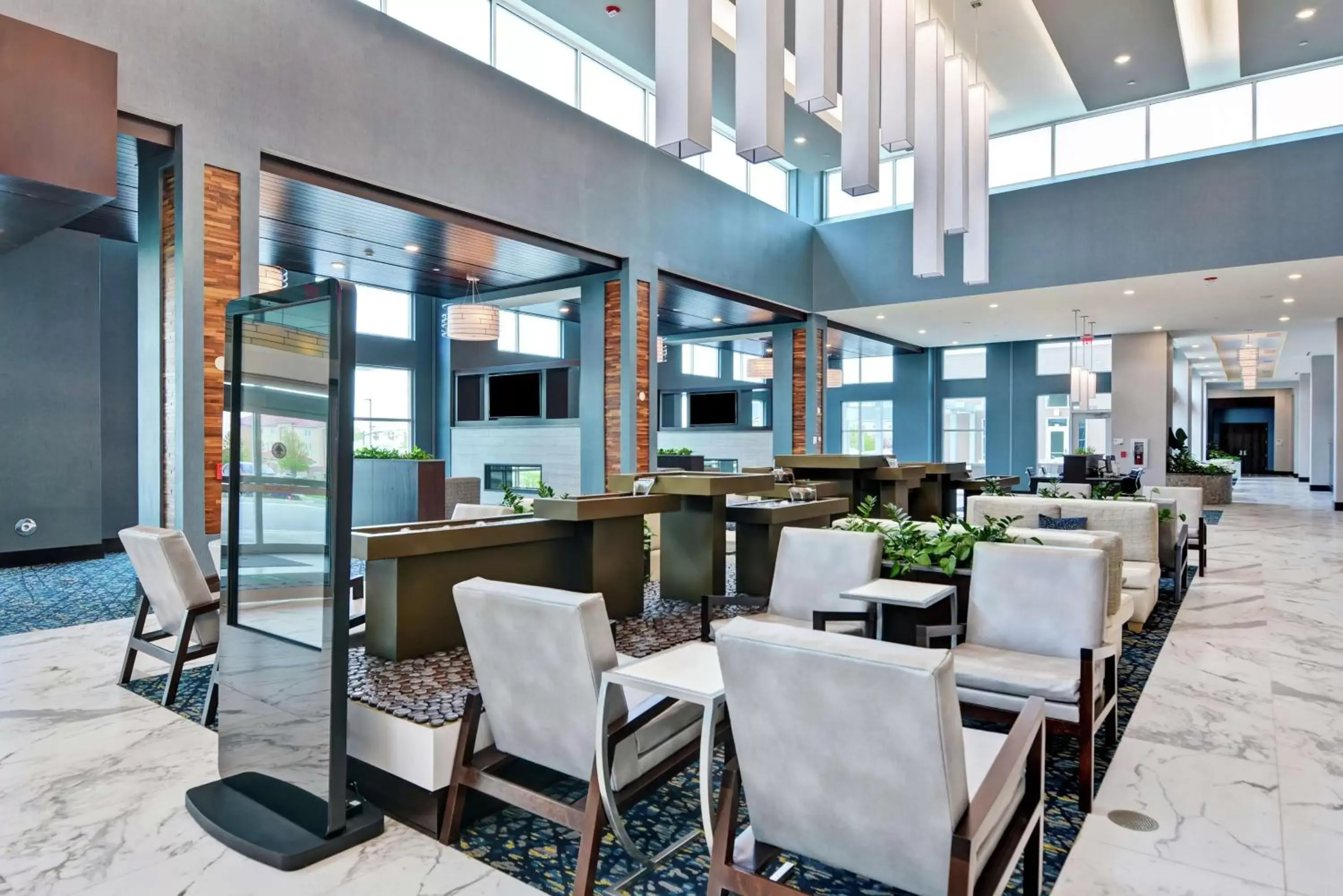 Lobby or reception, Restaurant/Places to Eat in Embassy Suites By Hilton Plainfield Indianapolis Airport