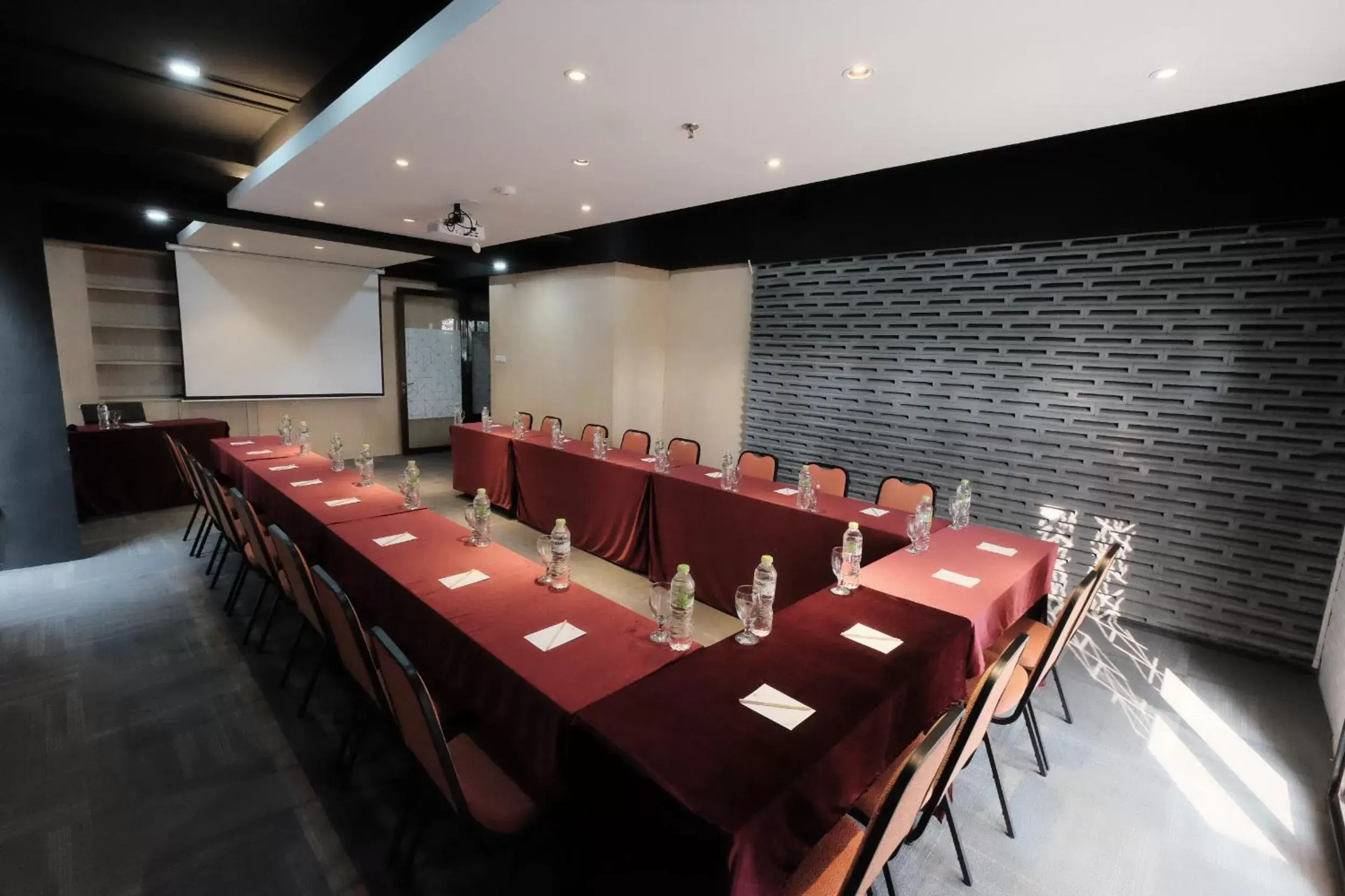 Meeting/conference room in Namin Dago Hotel