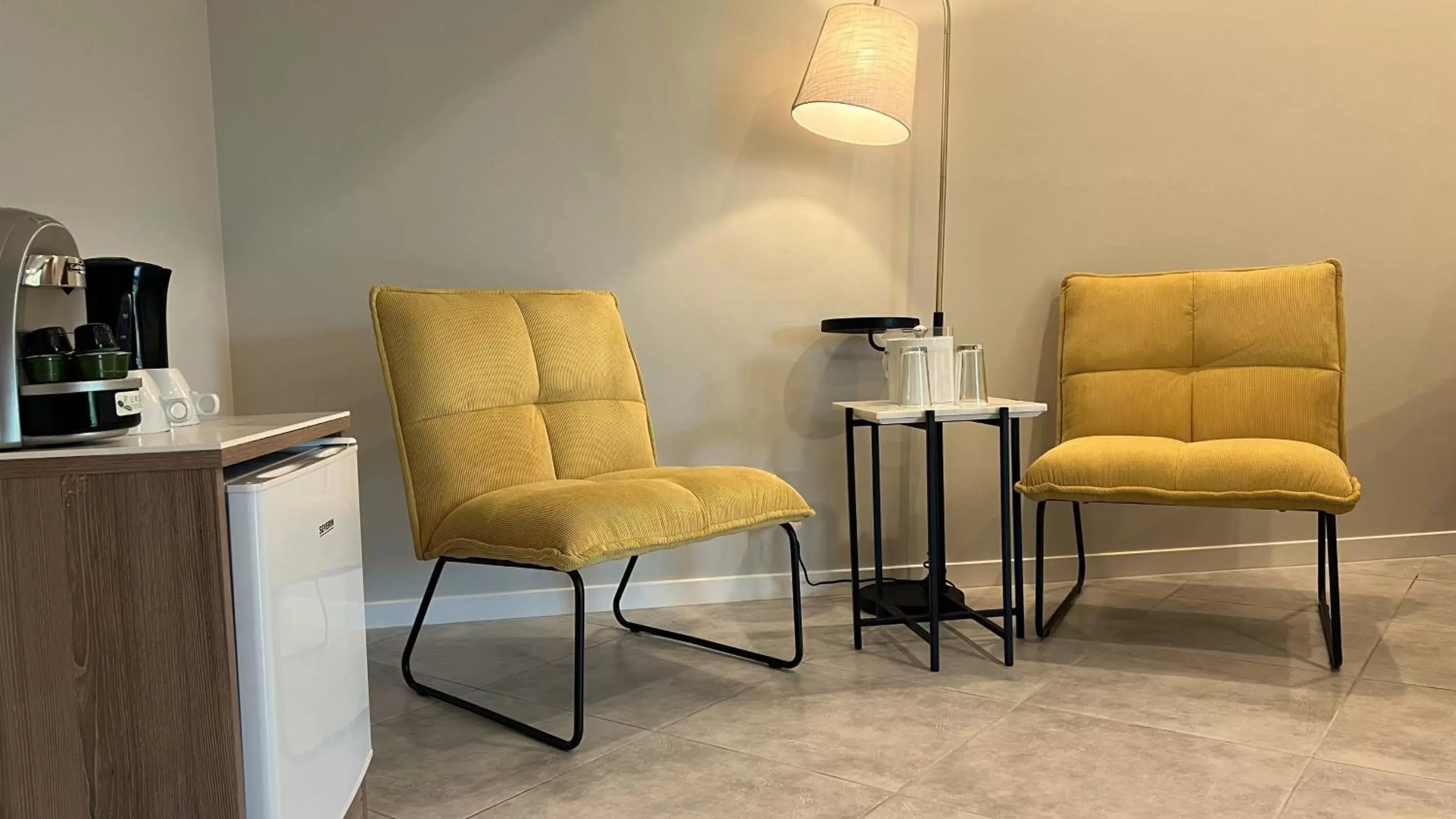 Coffee/tea facilities, Seating Area in Curacao Avila Beach Hotel