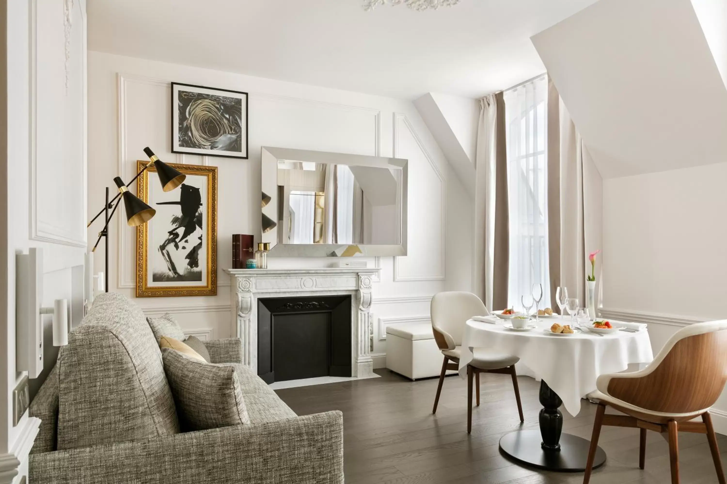 Living room, Seating Area in La Clef Champs-Élysées Paris by The Crest Collection