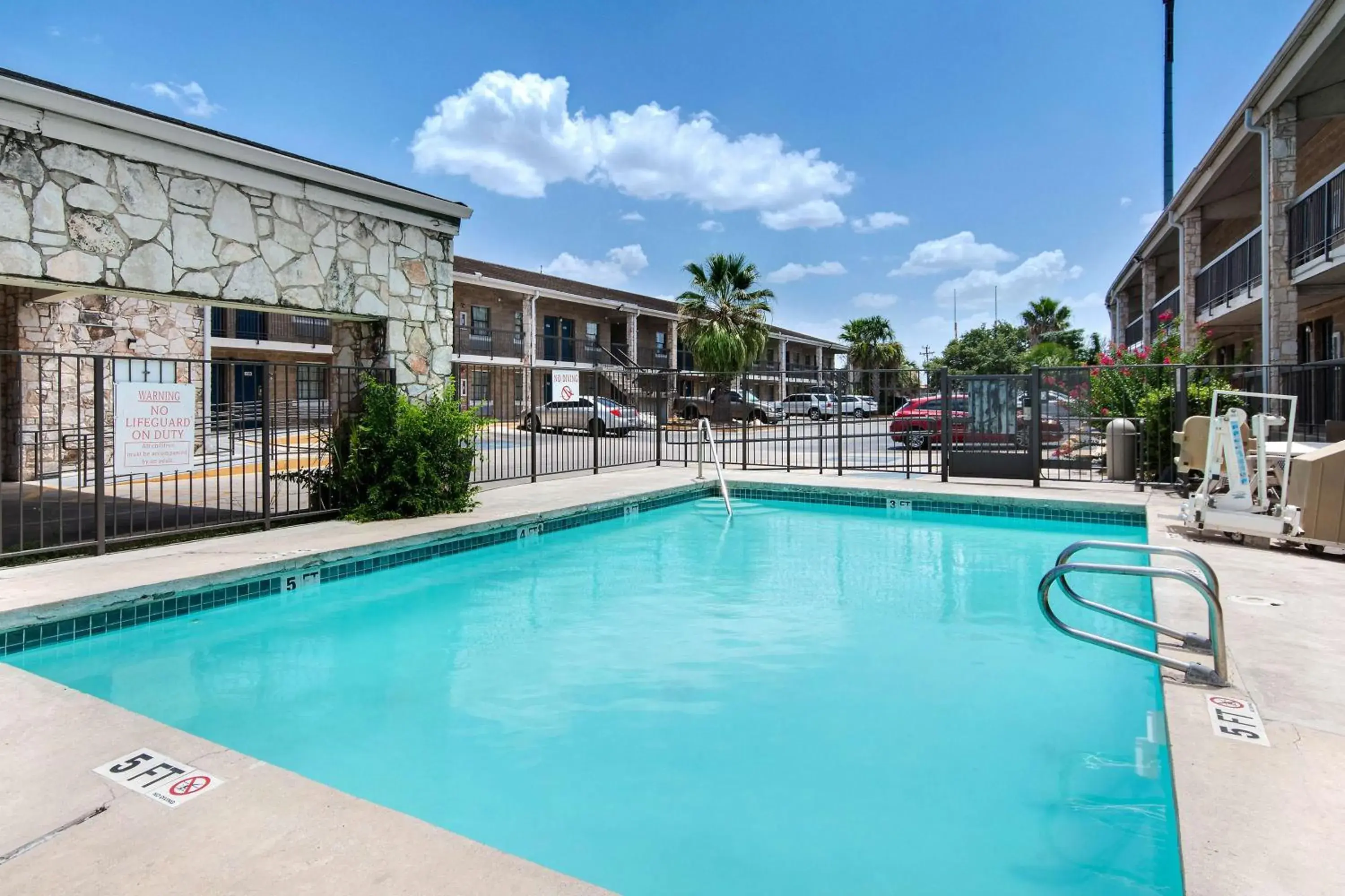 Pool view, Swimming Pool in Motel 6-San Antonio, TX - Northwest Medical Center