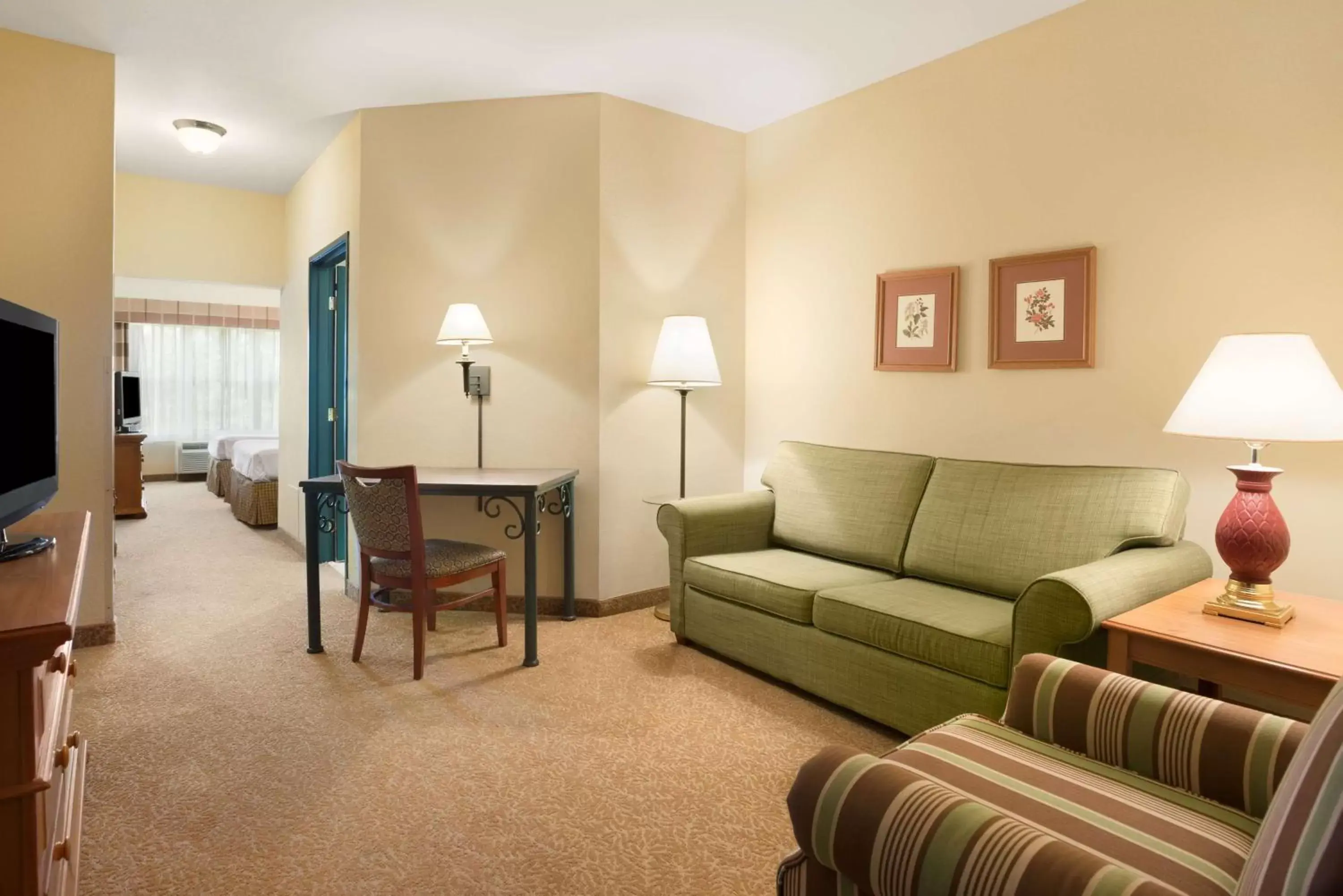 Photo of the whole room, Seating Area in Country Inn & Suites by Radisson, Beckley, WV