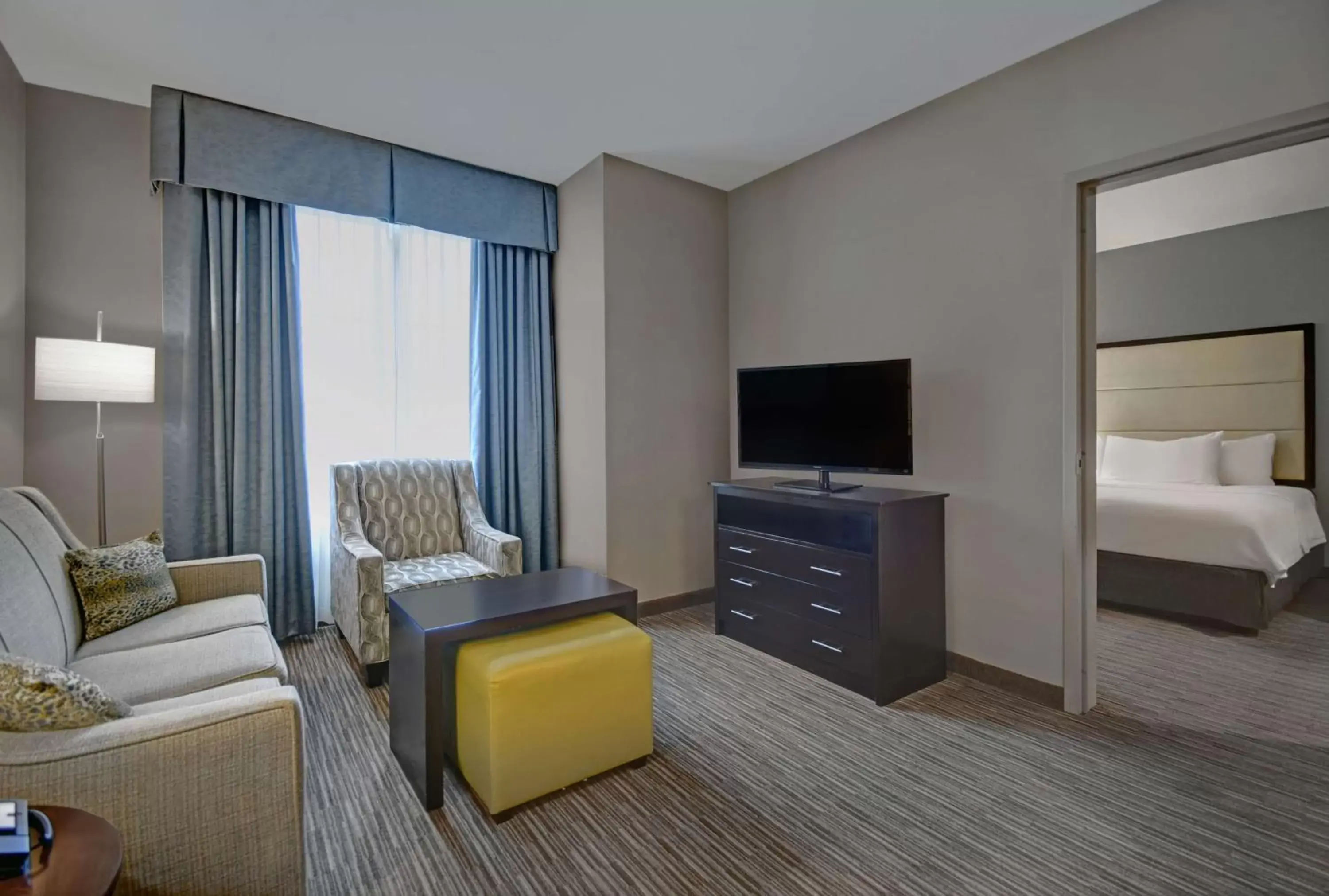 Living room, TV/Entertainment Center in Homewood Suites by Hilton Hamilton, NJ