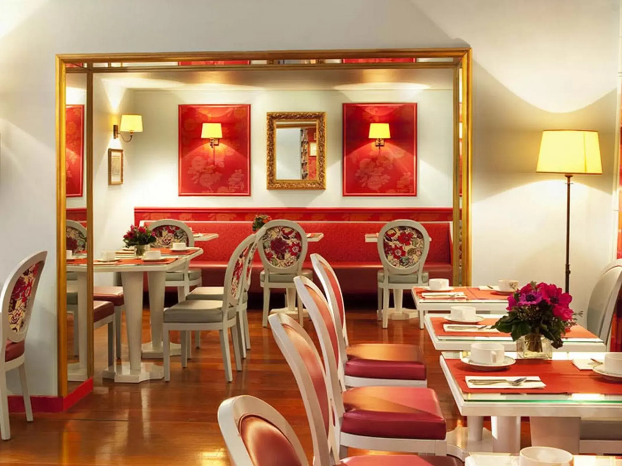 Restaurant/Places to Eat in Hotel Louvre Bons Enfants