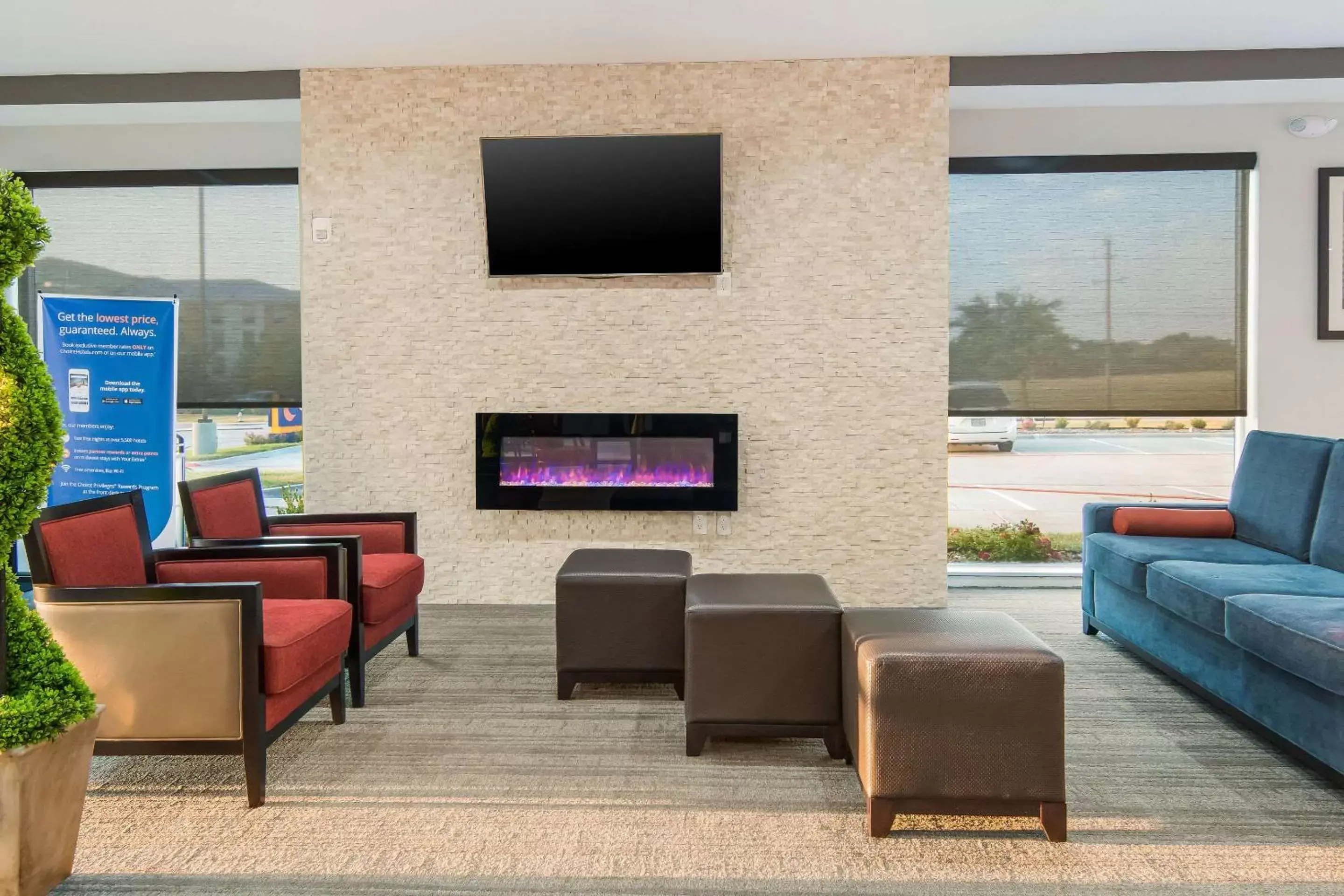 Lobby or reception, TV/Entertainment Center in Comfort Suites DeSoto Dallas South