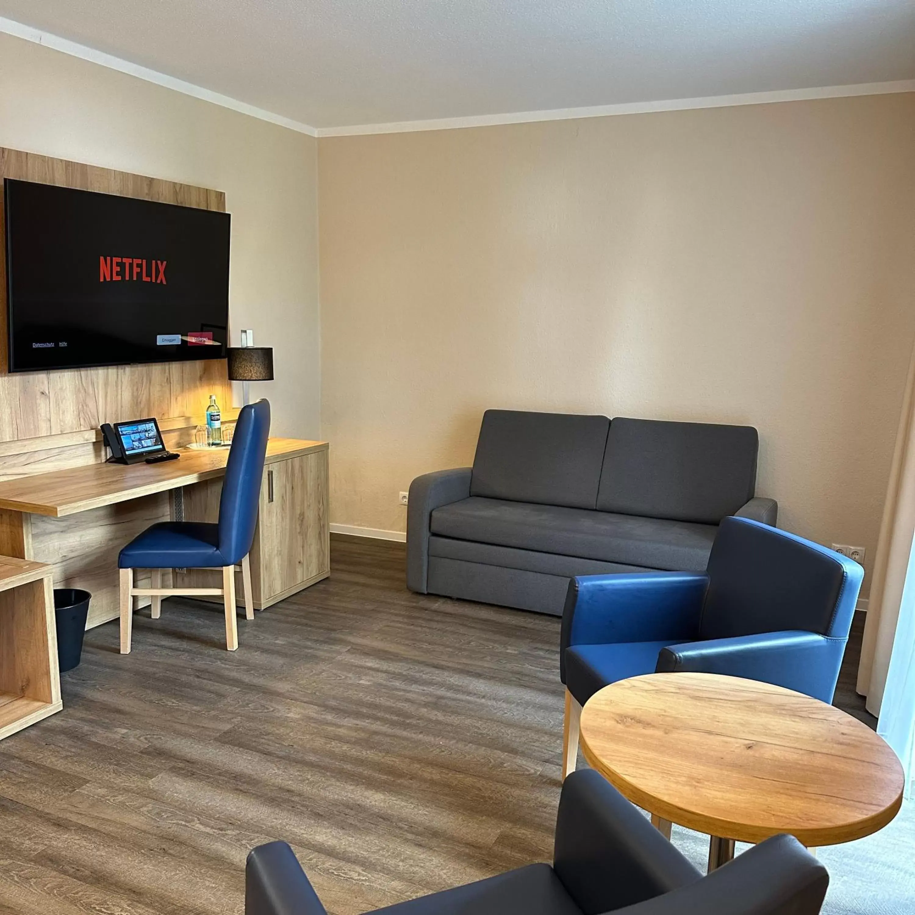 TV and multimedia, Seating Area in Nordseehotel Wilhelmshaven