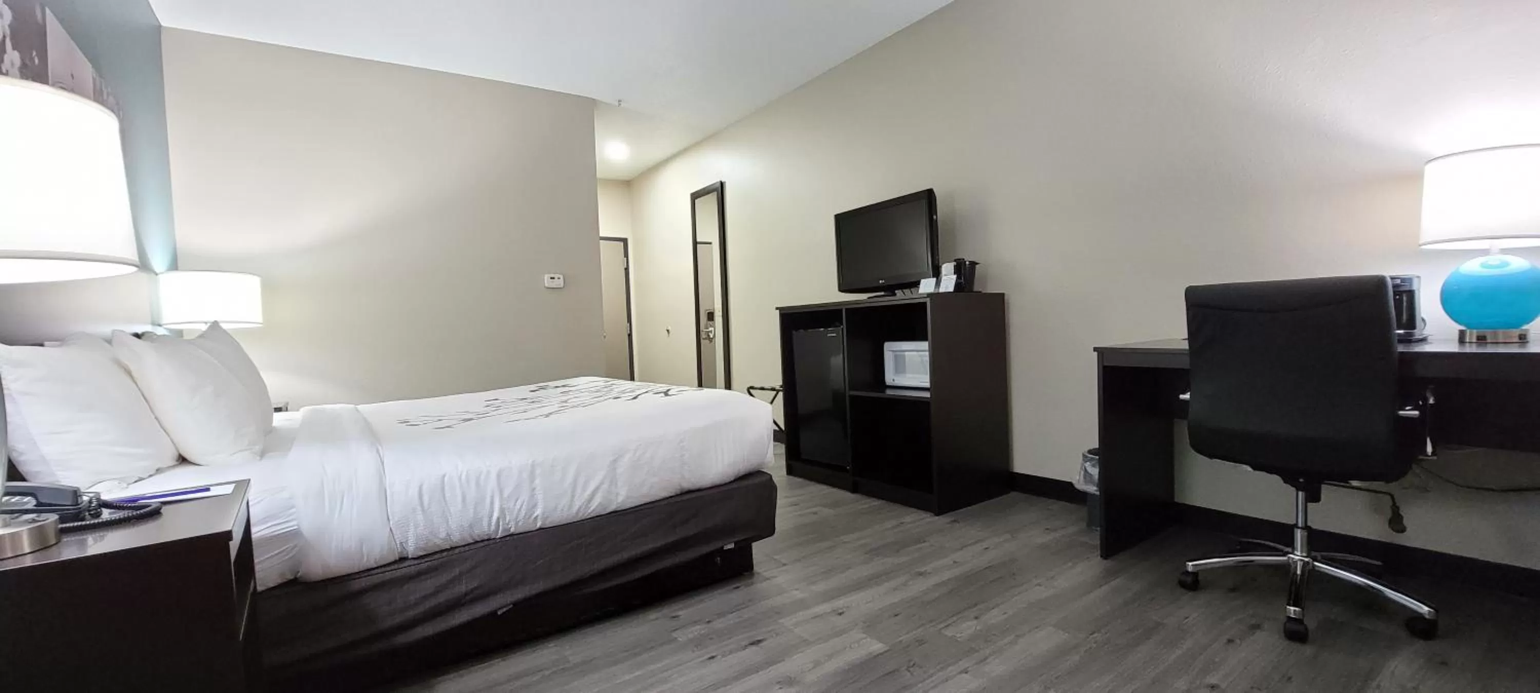 Bedroom, Bed in Sleep Inn & Suites