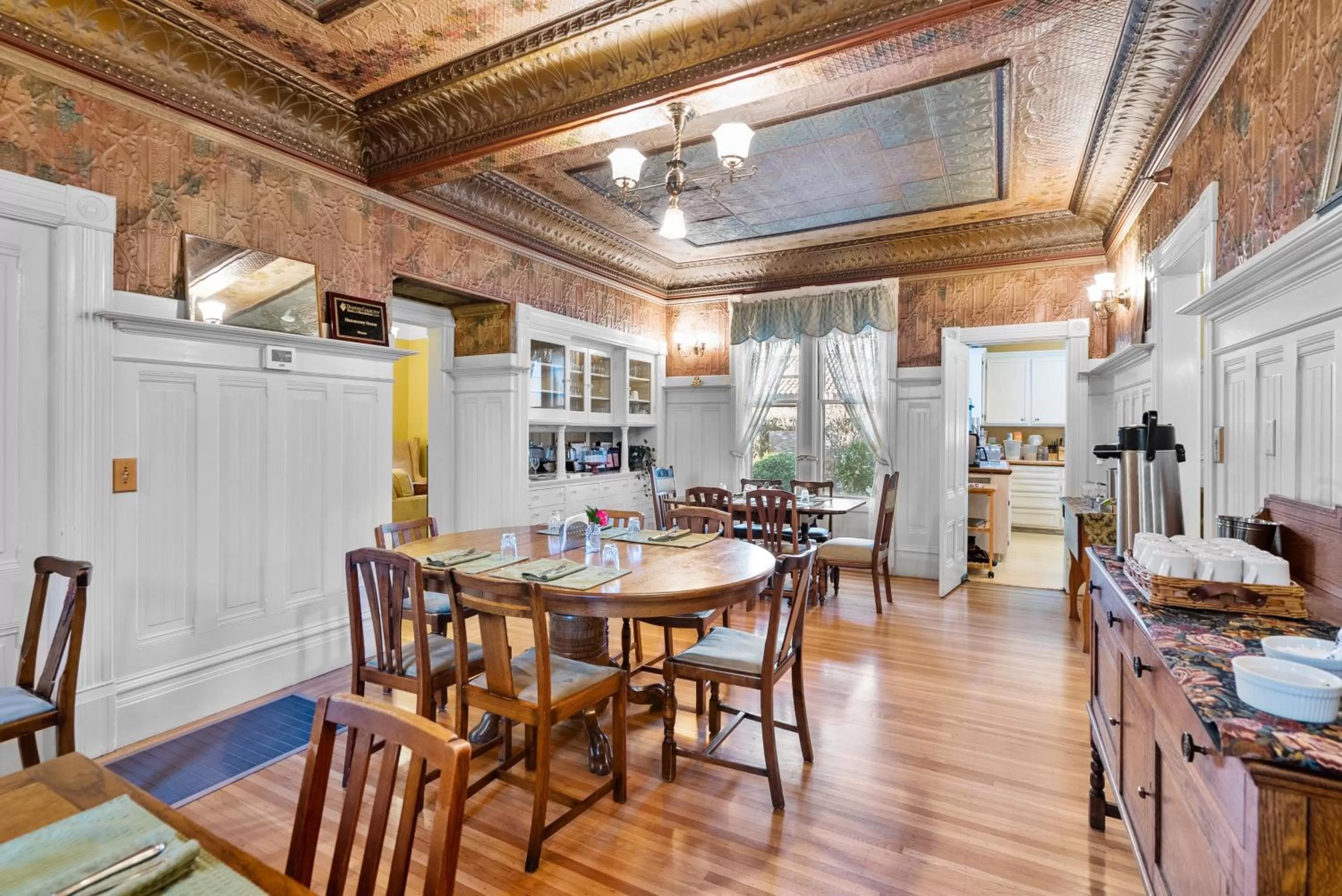 Restaurant/Places to Eat in Hennessey House Bed and Breakfast